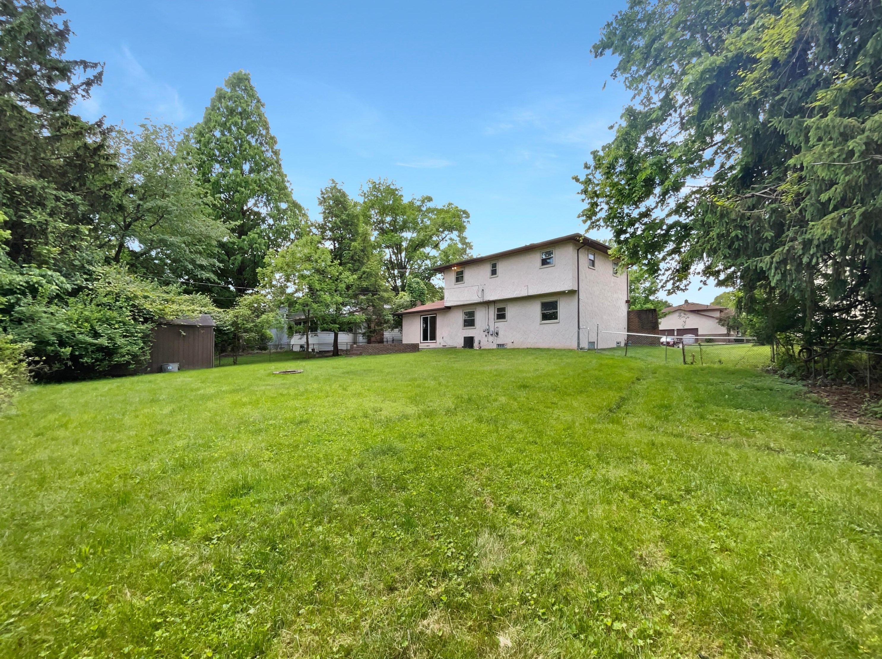 1300 Knollwood Dr, Columbus OH 43232 exterior