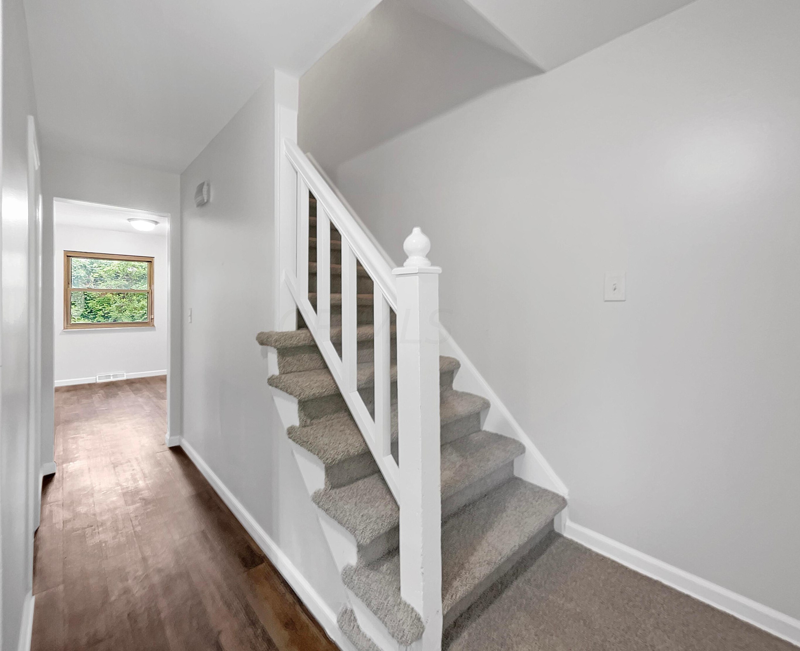 1300 Knollwood Dr, Columbus OH 43232 exterior