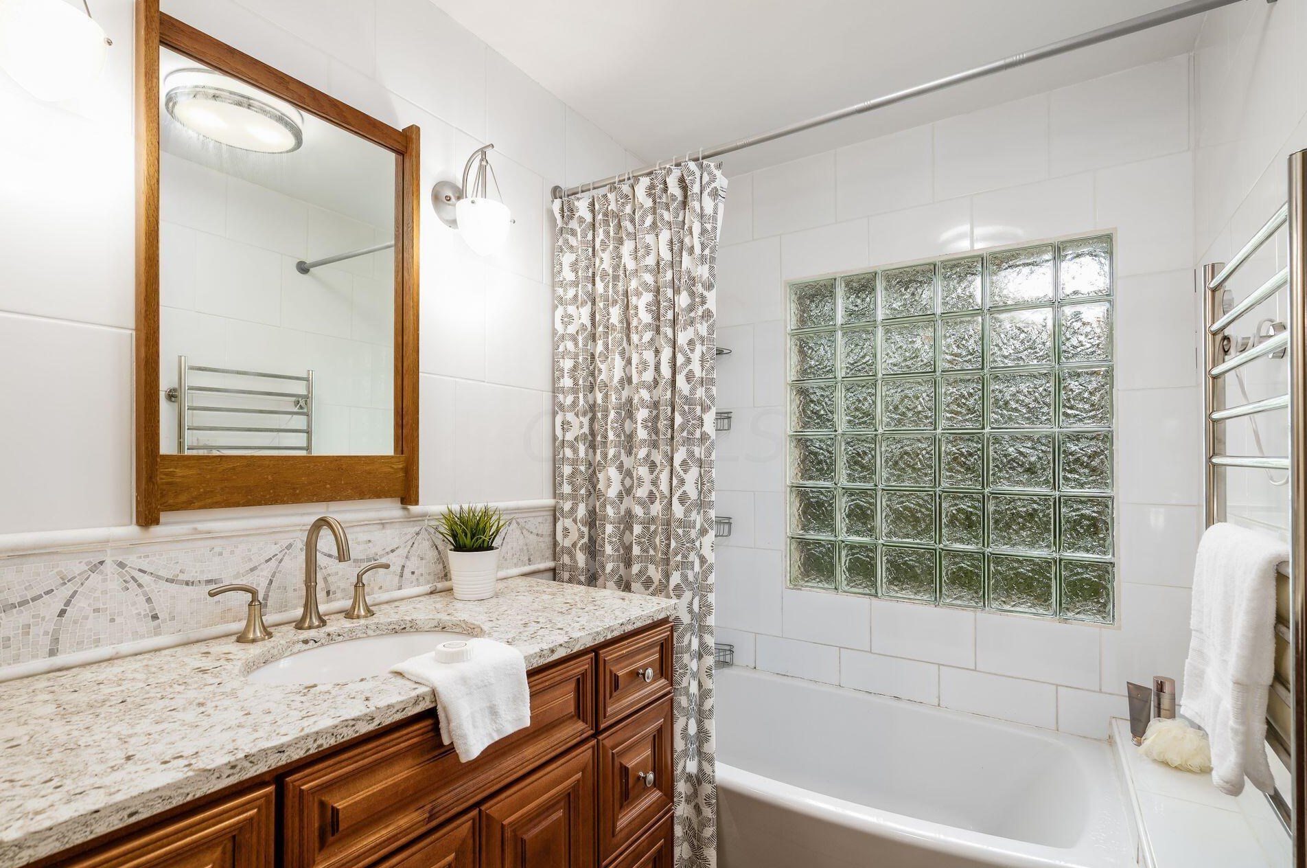 2660 Minerva Lake Rd, Columbus OH  43231-4870 exterior