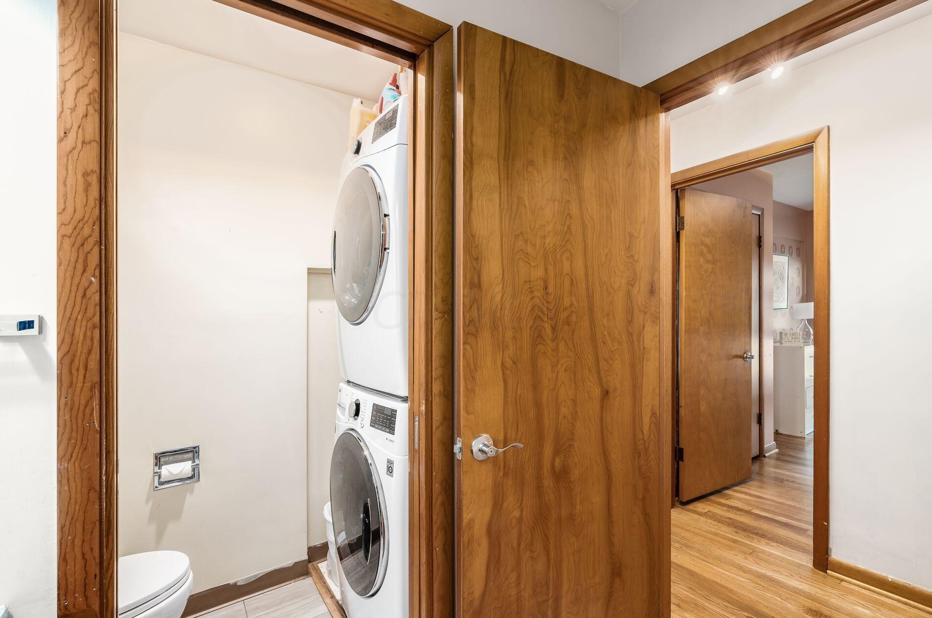 2660 Minerva Lake Rd, Columbus OH  43231-4870 exterior