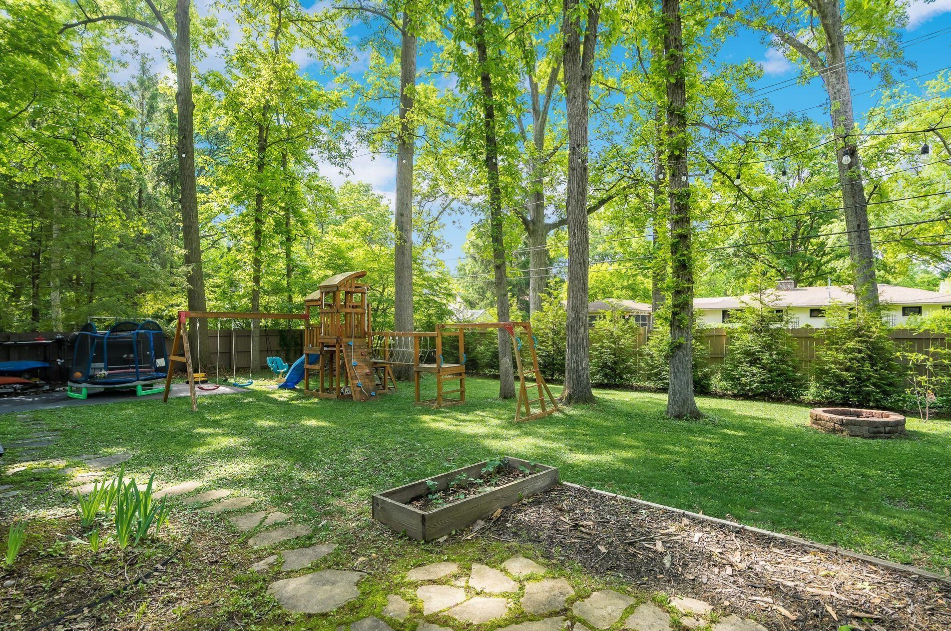 2660 Minerva Lake Rd, Columbus OH  43231-4870 exterior