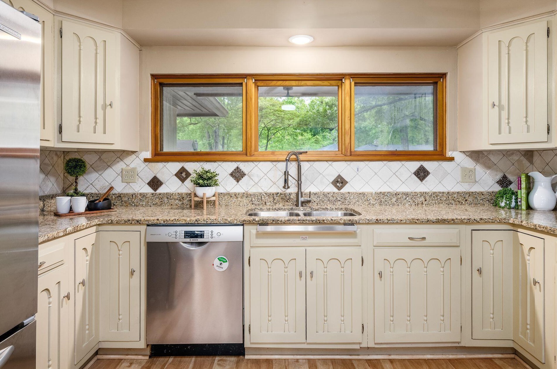 2660 Minerva Lake Rd, Columbus OH  43231-4870 exterior