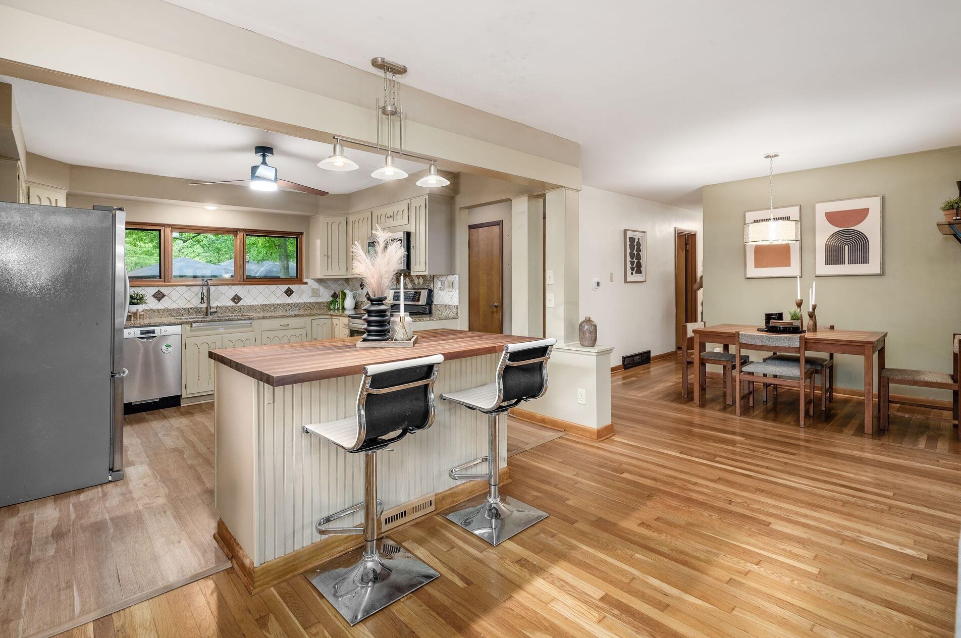 2660 Minerva Lake Rd, Columbus OH  43231-4870 exterior