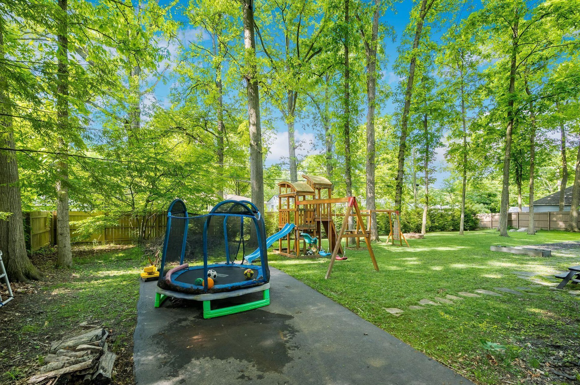 2660 Minerva Lake Rd, Columbus OH  43231-4870 exterior