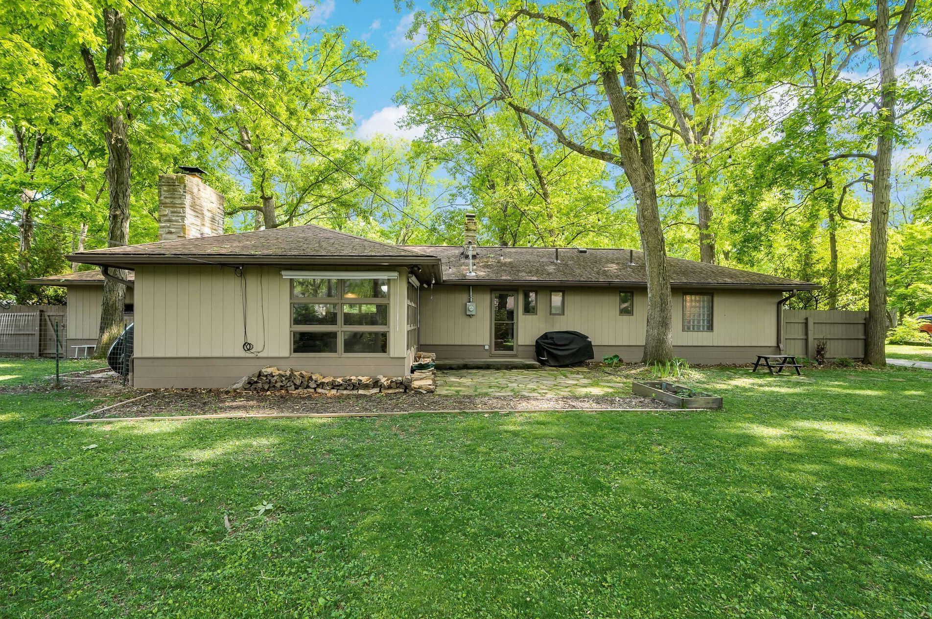 2660 Minerva Lake Rd, Columbus OH  43231-4870 exterior