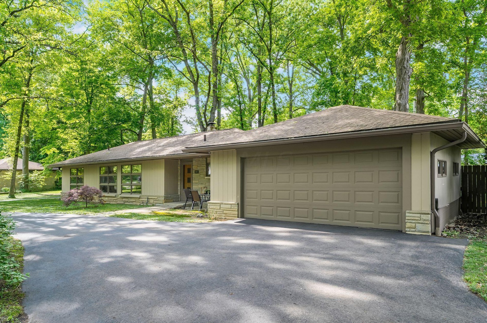 2660 Minerva Lake Rd, Columbus OH  43231-4870 exterior