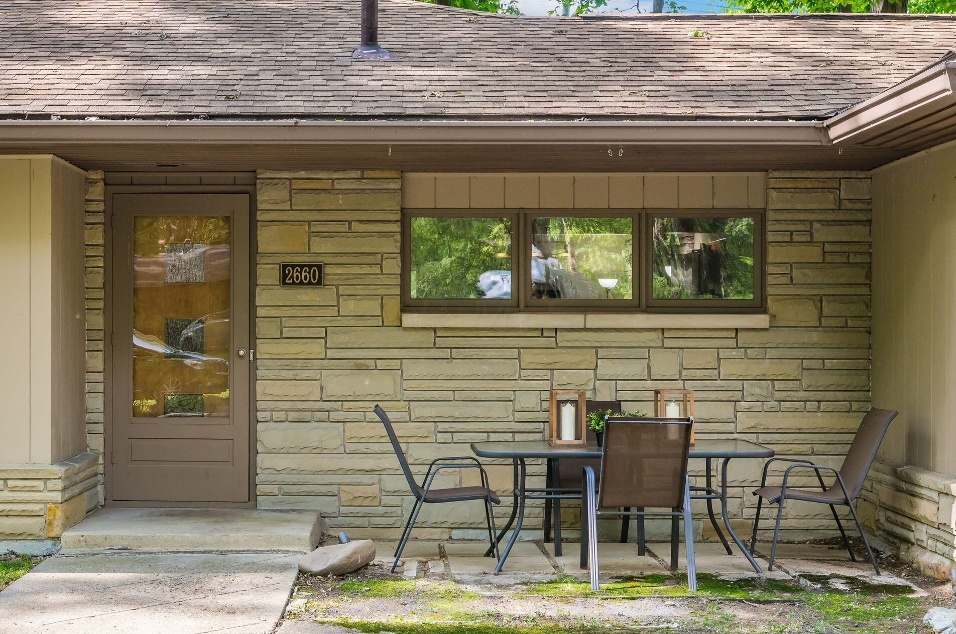 2660 Minerva Lake Rd, Columbus OH  43231-4870 exterior