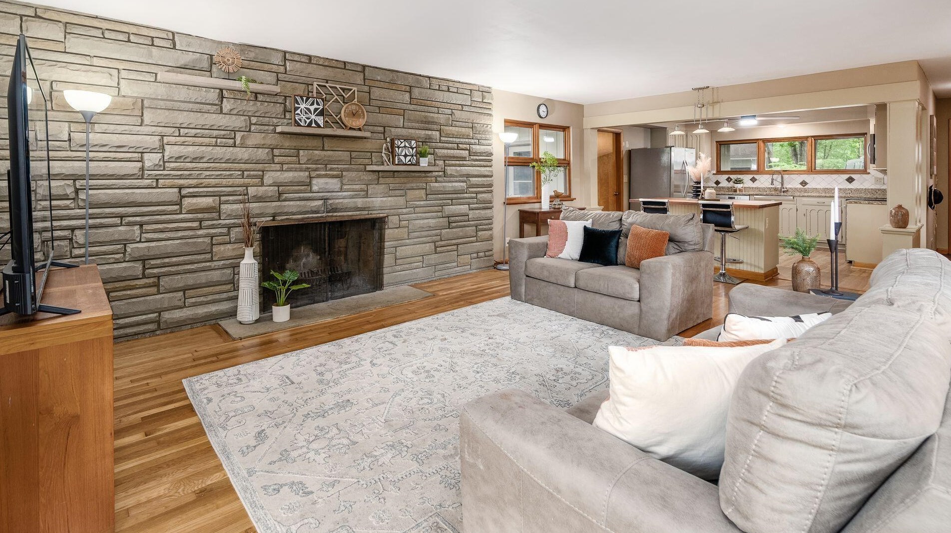 2660 Minerva Lake Rd, Columbus OH  43231-4870 exterior