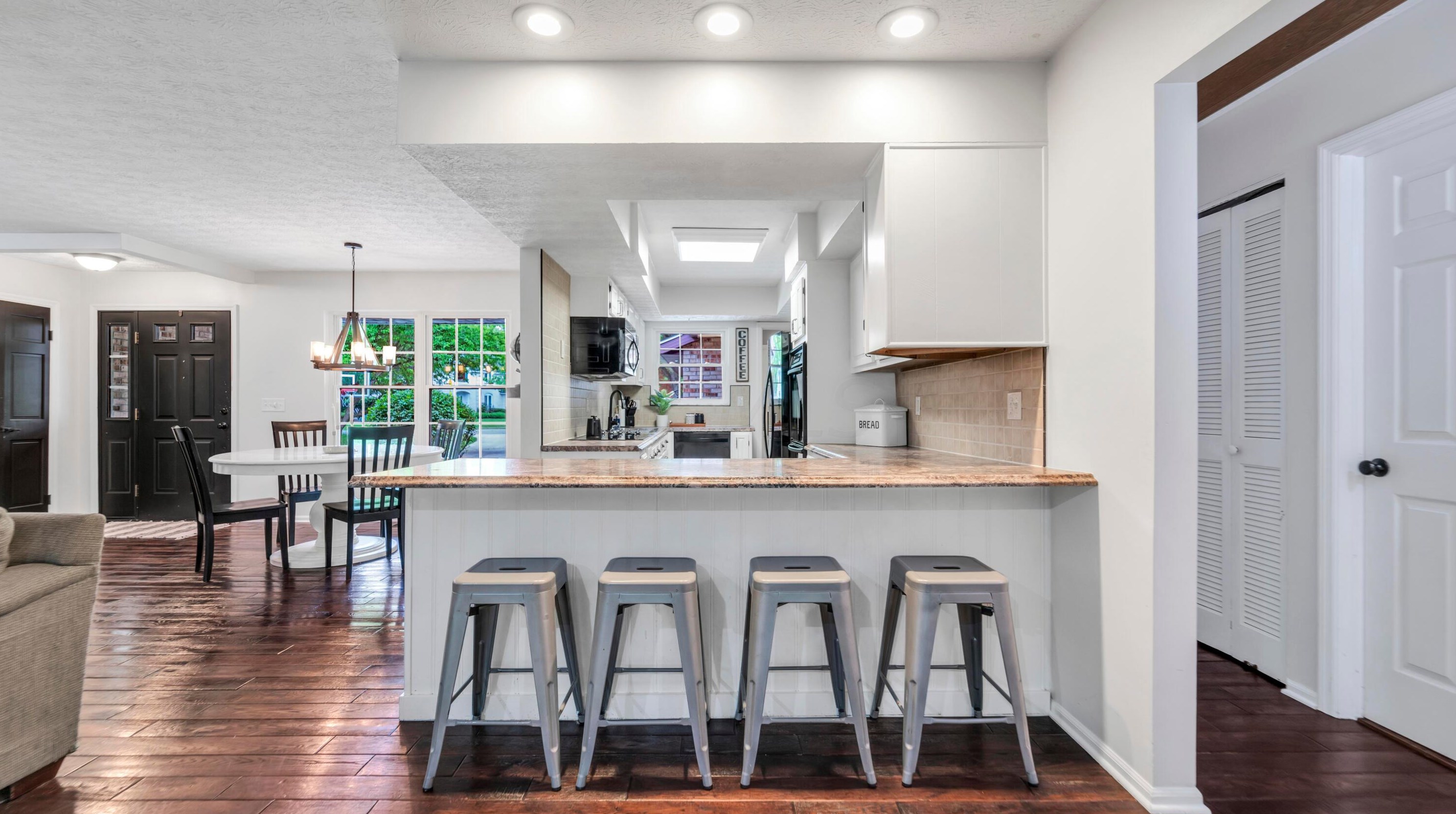 800 Cherry Btm Rd, Columbus OH 43230-2109 exterior