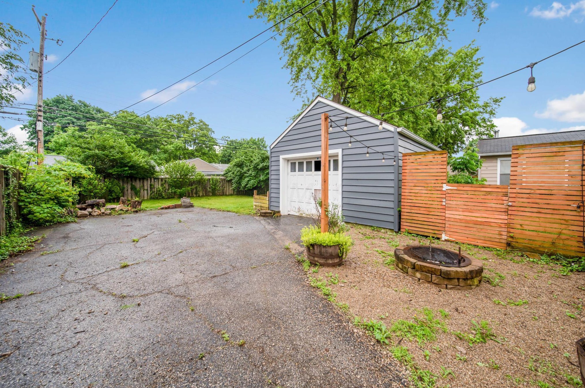 120 Edgevale Rd, Columbus OH 43221-1155 exterior