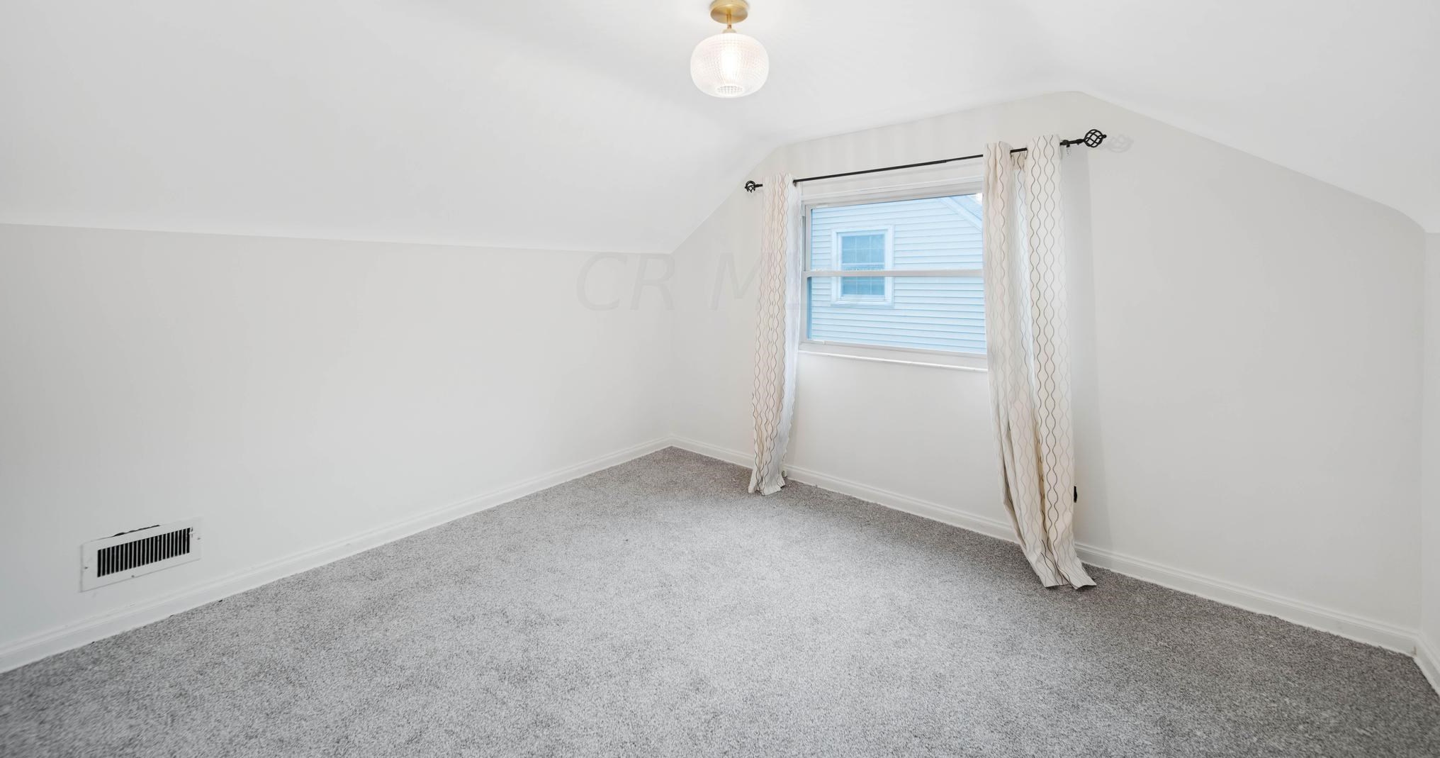 120 Edgevale Rd, Columbus OH 43221-1155 exterior