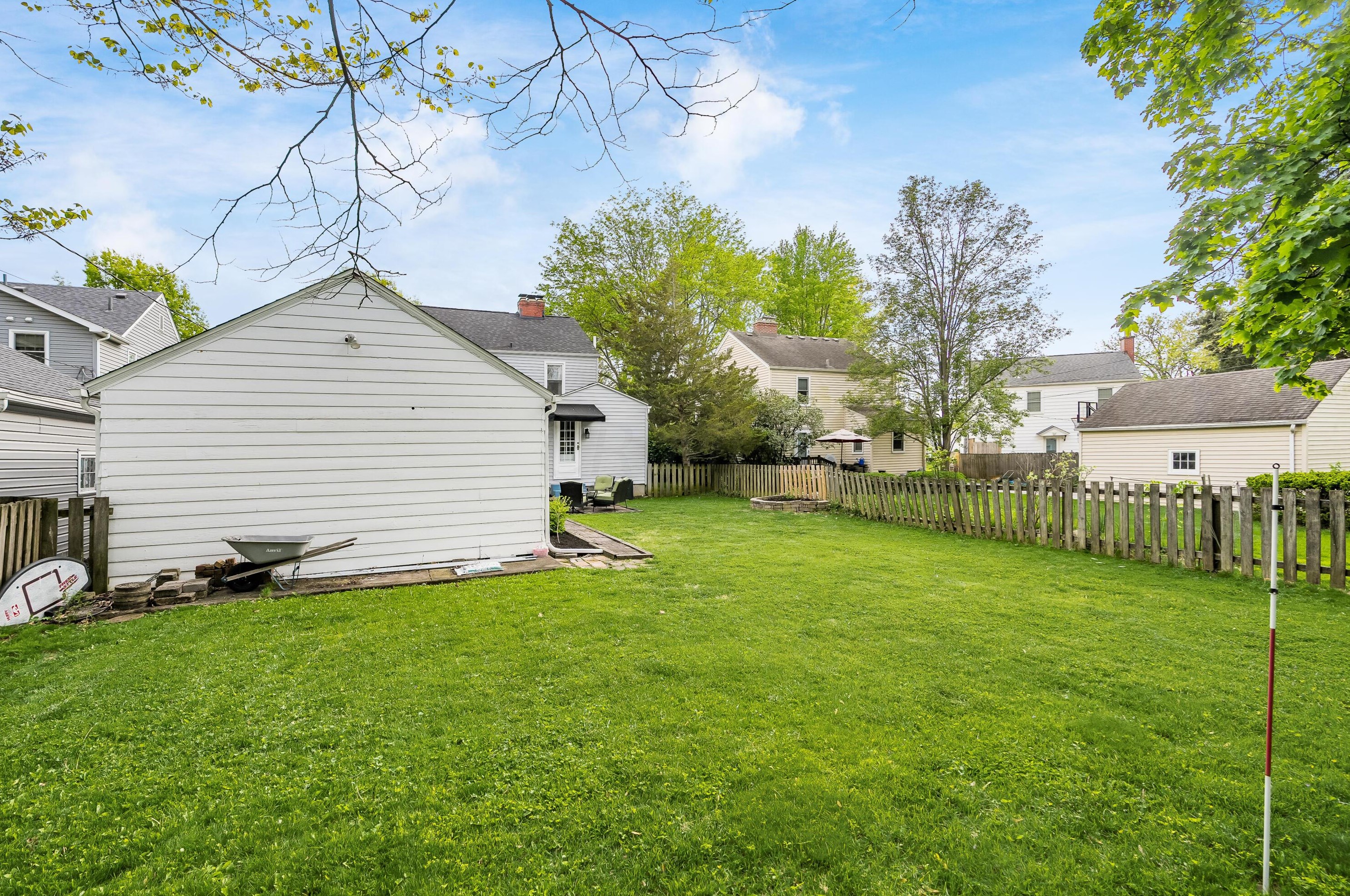 256 Schreyer Pl, Columbus OH  43214-2727 exterior