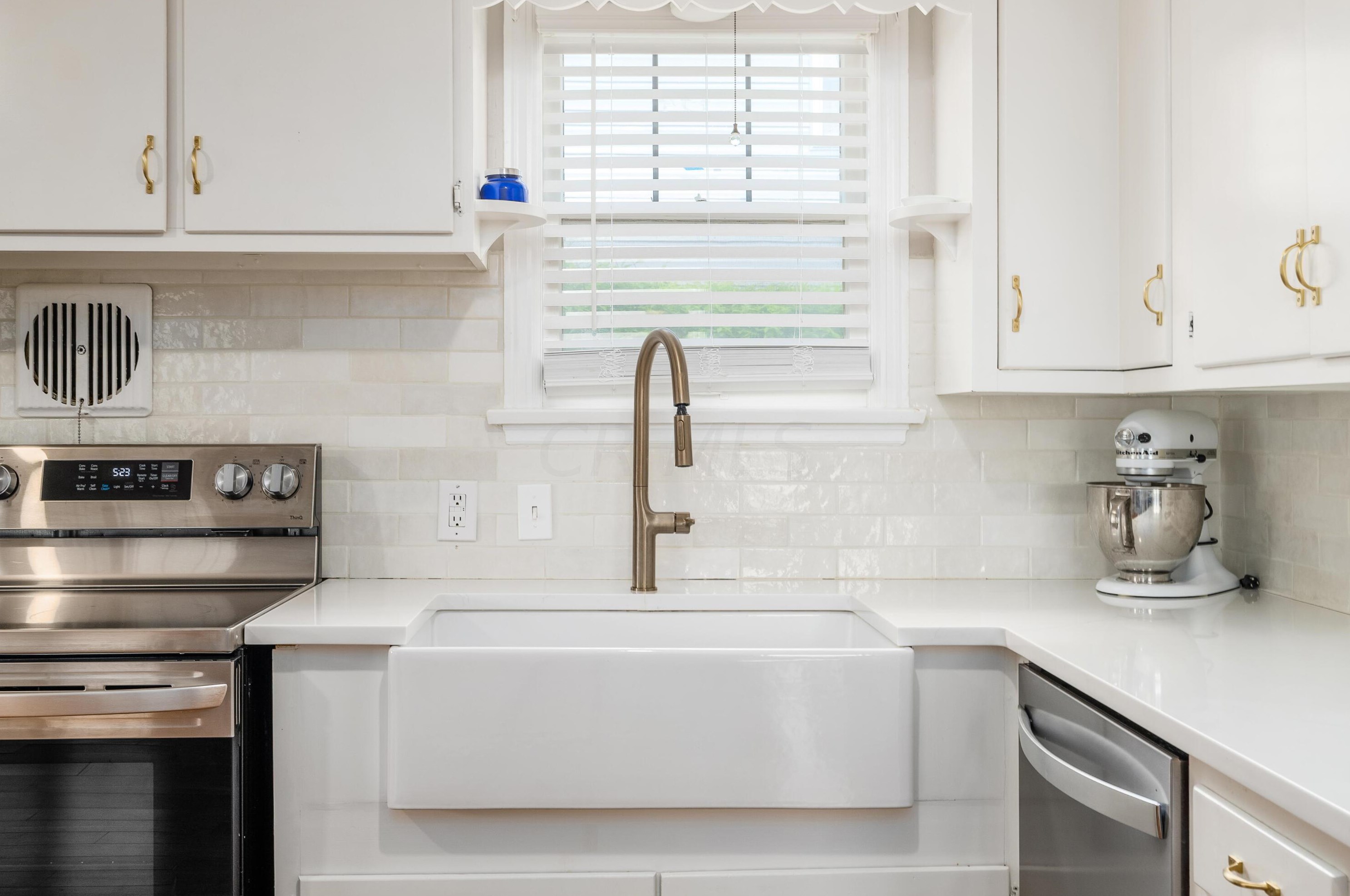 256 Schreyer Pl, Columbus OH  43214-2727 exterior