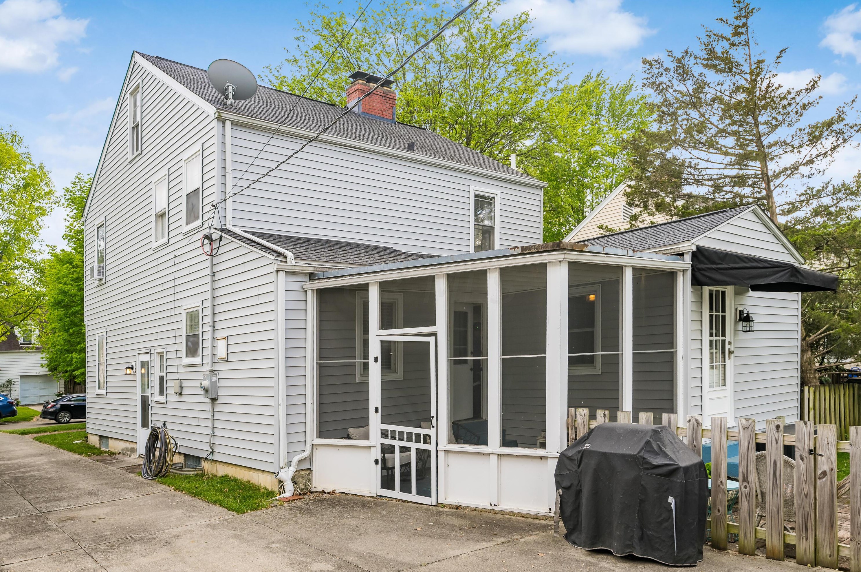 256 Schreyer Pl, Columbus OH  43214-2727 exterior