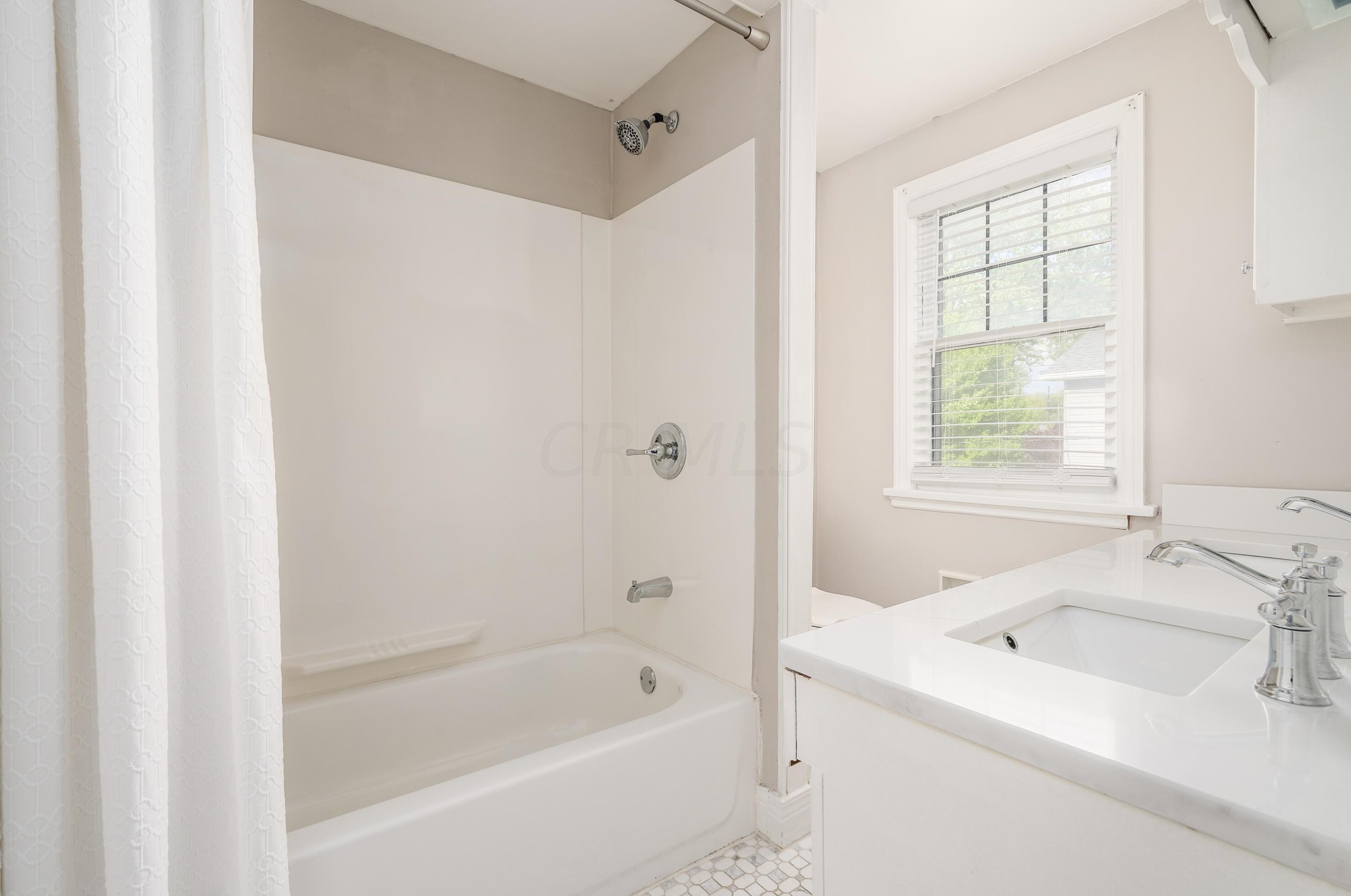 256 Schreyer Pl, Columbus OH  43214-2727 exterior