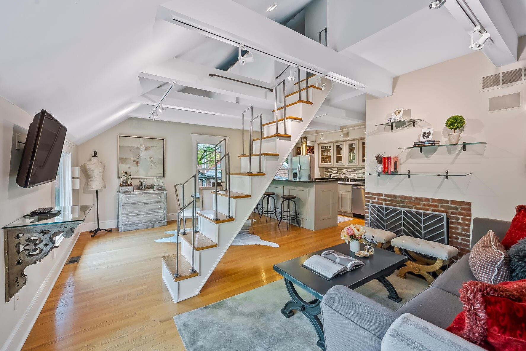 310 Alexander Aly, Columbus OH 43206-2190 exterior