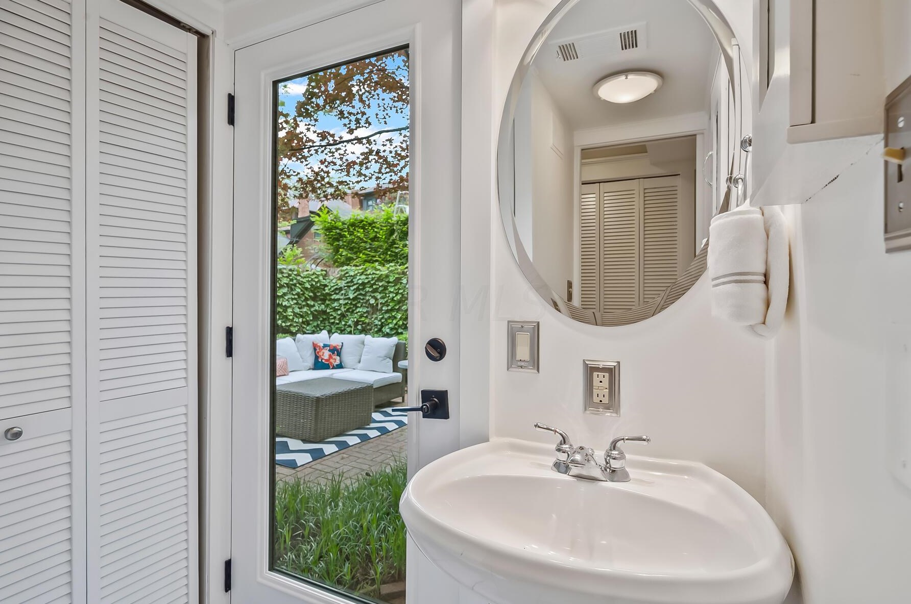 310 Alexander Aly, Columbus OH 43206-2190 exterior