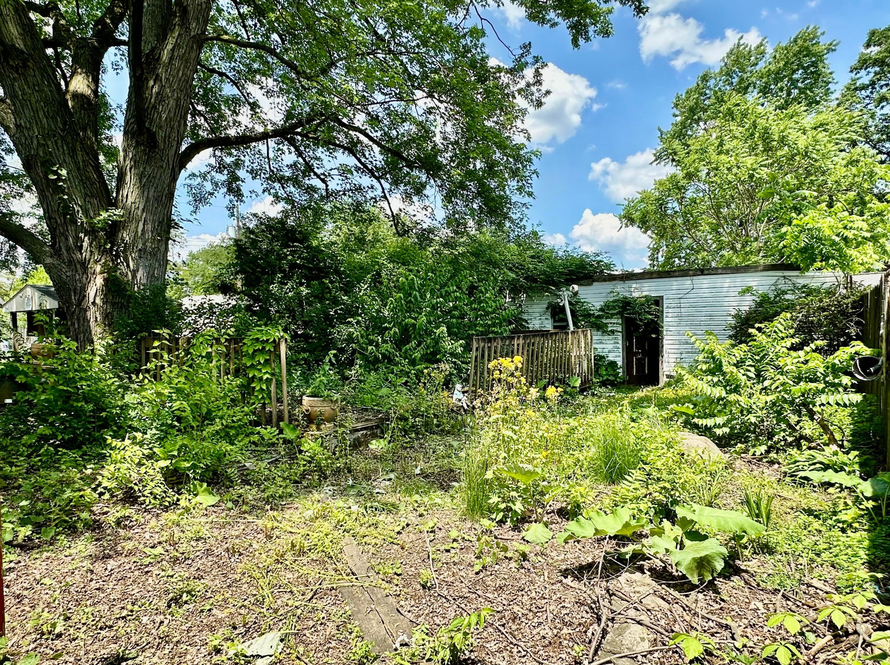 2342 Valleyview Dr, Columbus OH  43204-3456 exterior