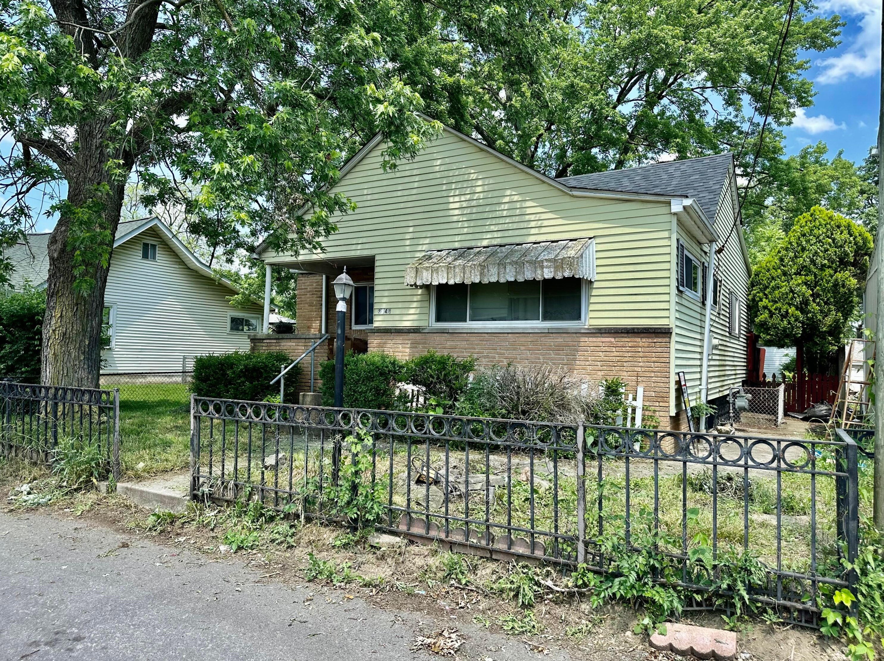 2342 Valleyview Dr, Columbus OH  43204-3456 exterior