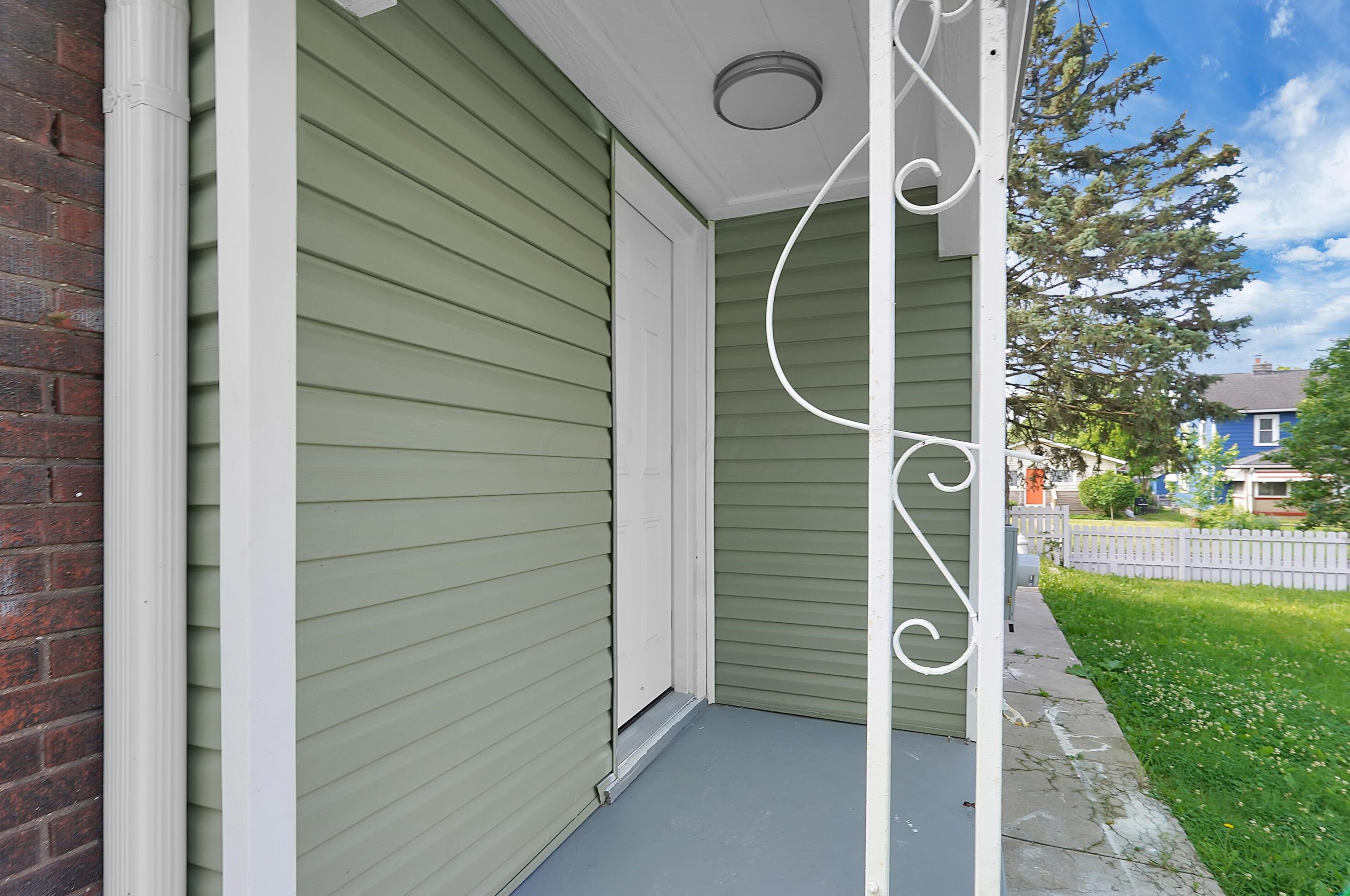 1010 Olmstead Ave, Columbus OH 43201-3023 exterior