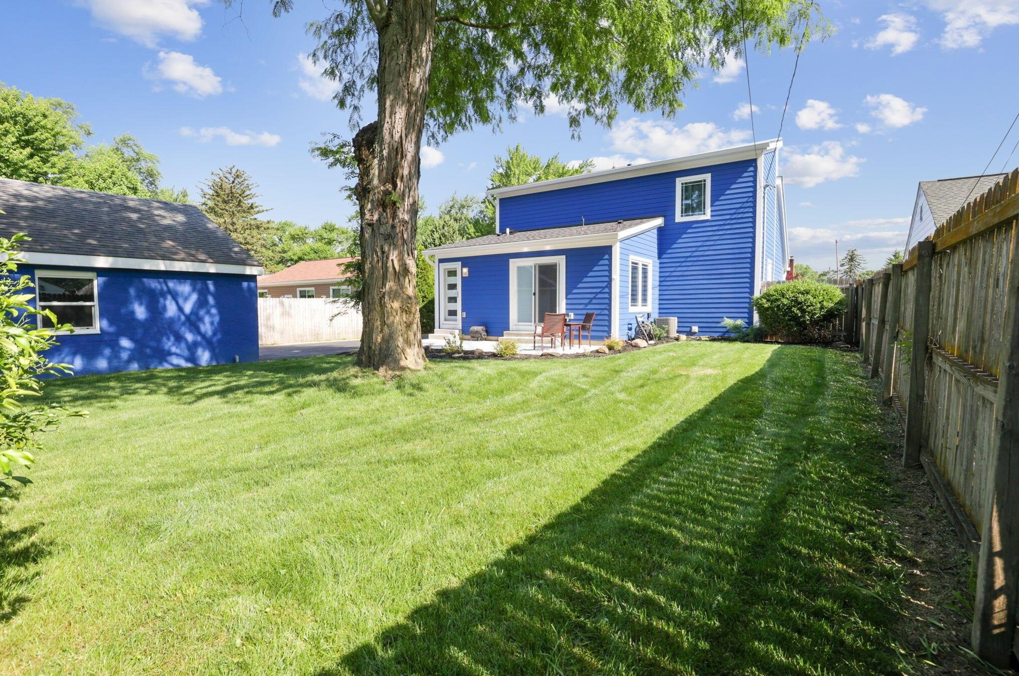 2225 Edgevale Rd, Columbus OH 43221-1162 exterior