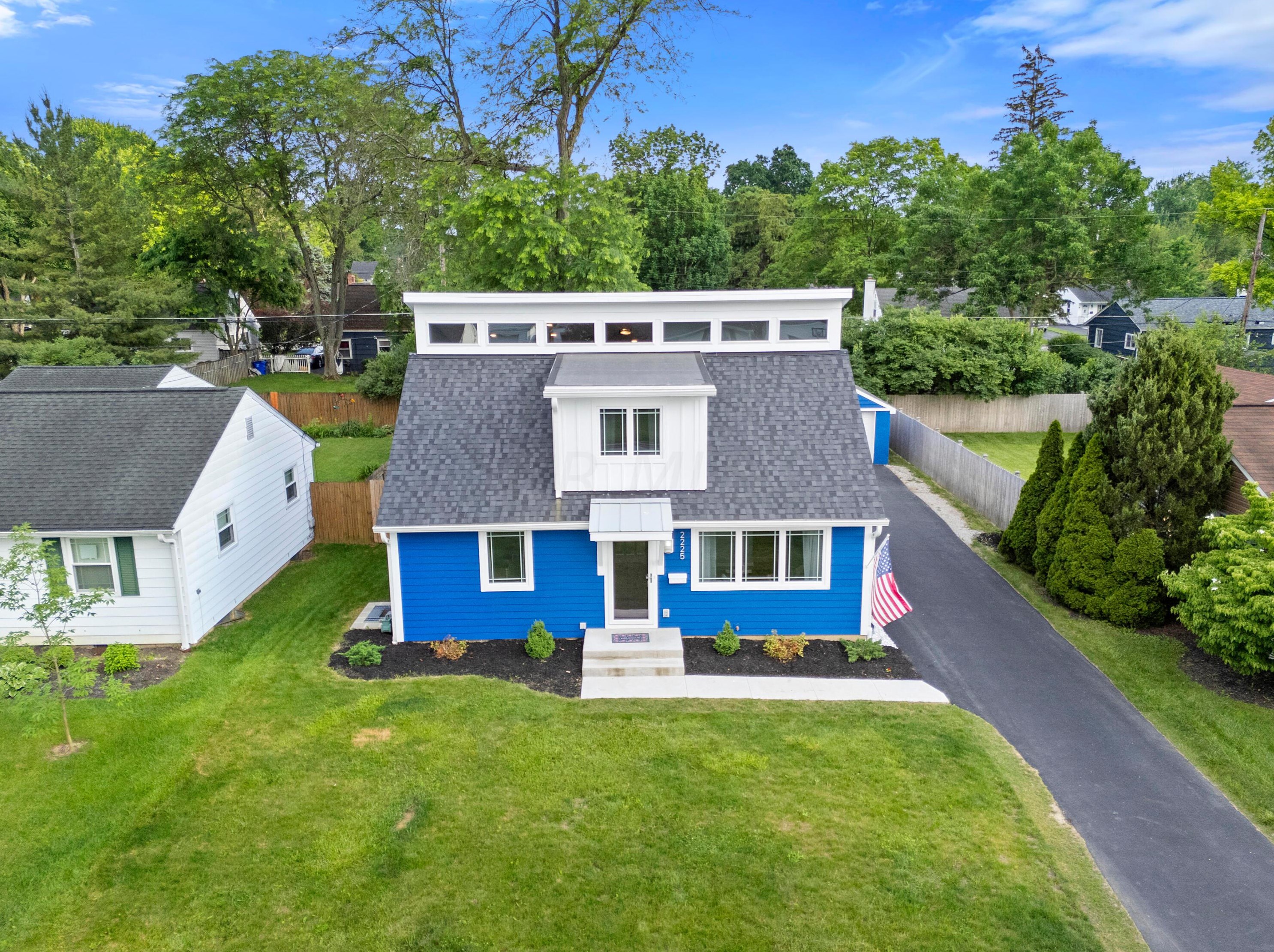 2225 Edgevale Rd, Columbus OH 43221-1162 exterior