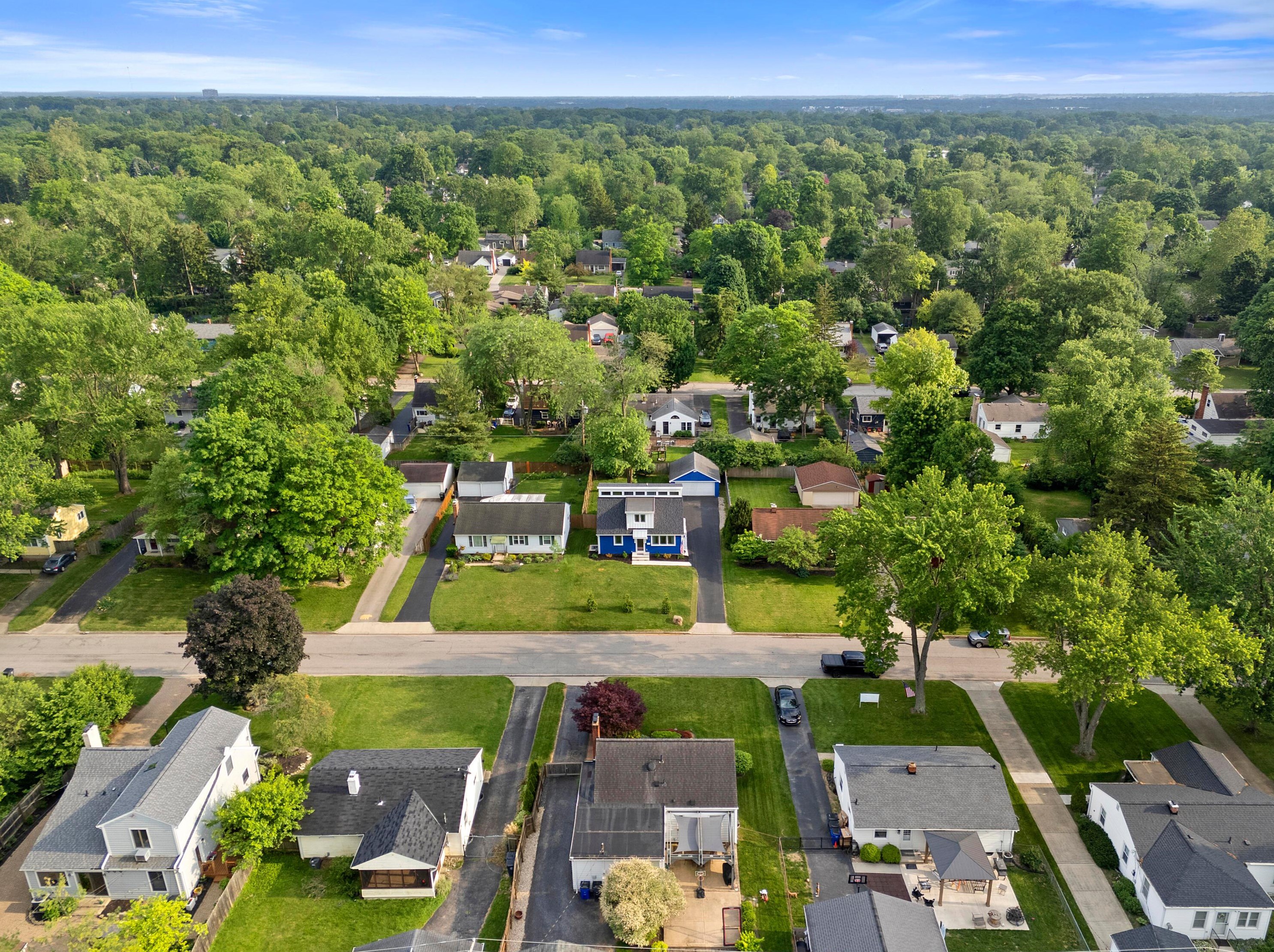 2225 Edgevale Rd, Columbus OH 43221-1162 exterior