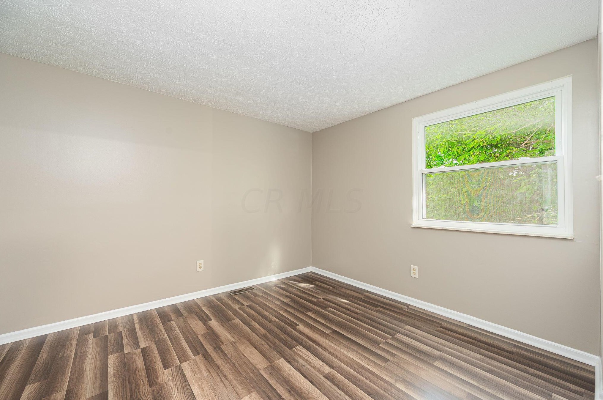 915 Hartney Dr, Columbus OH  43230-1615 exterior