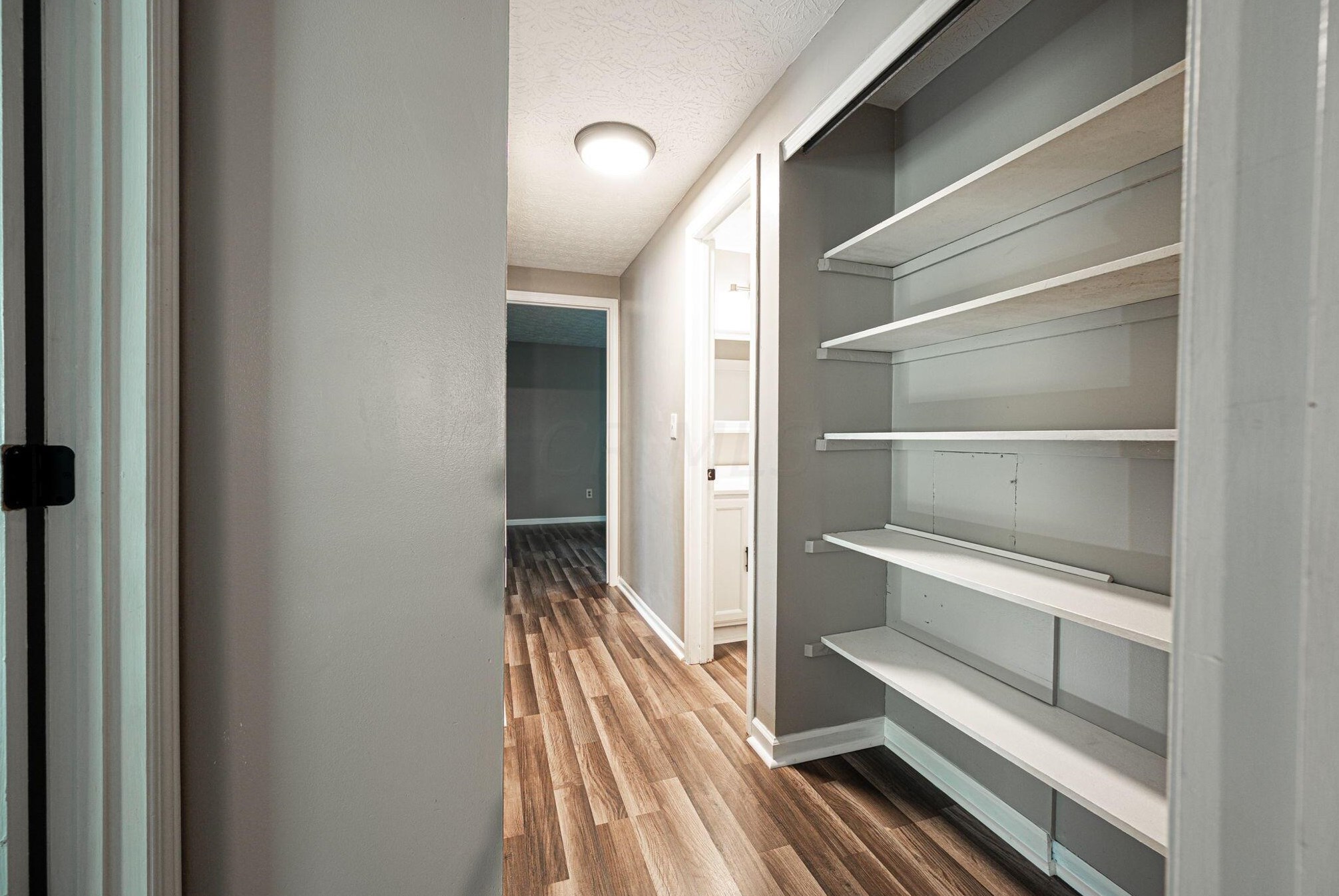 915 Hartney Dr, Columbus OH  43230-1615 exterior