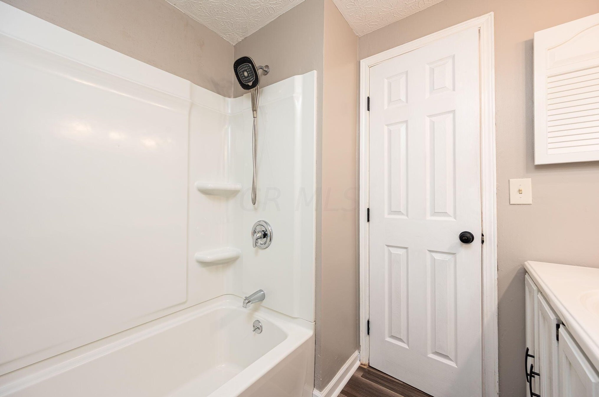 915 Hartney Dr, Columbus OH  43230-1615 exterior