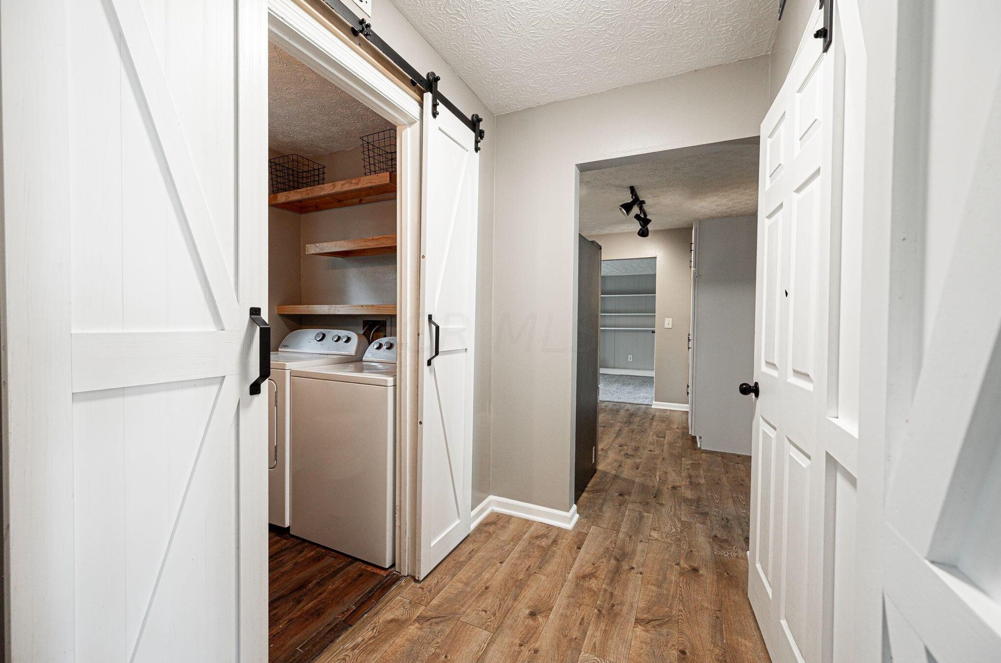 915 Hartney Dr, Columbus OH  43230-1615 exterior