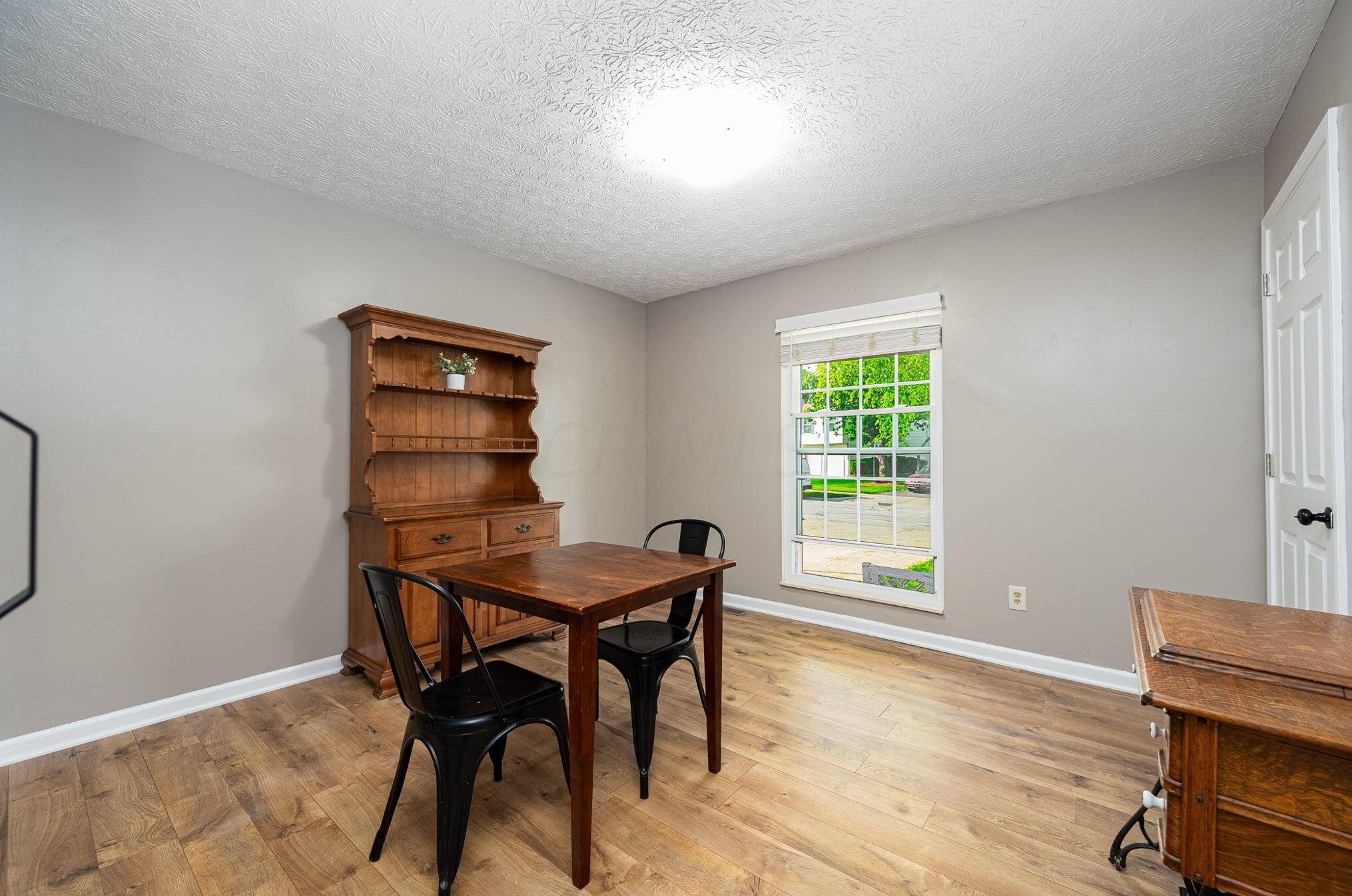 915 Hartney Dr, Columbus OH  43230-1615 exterior