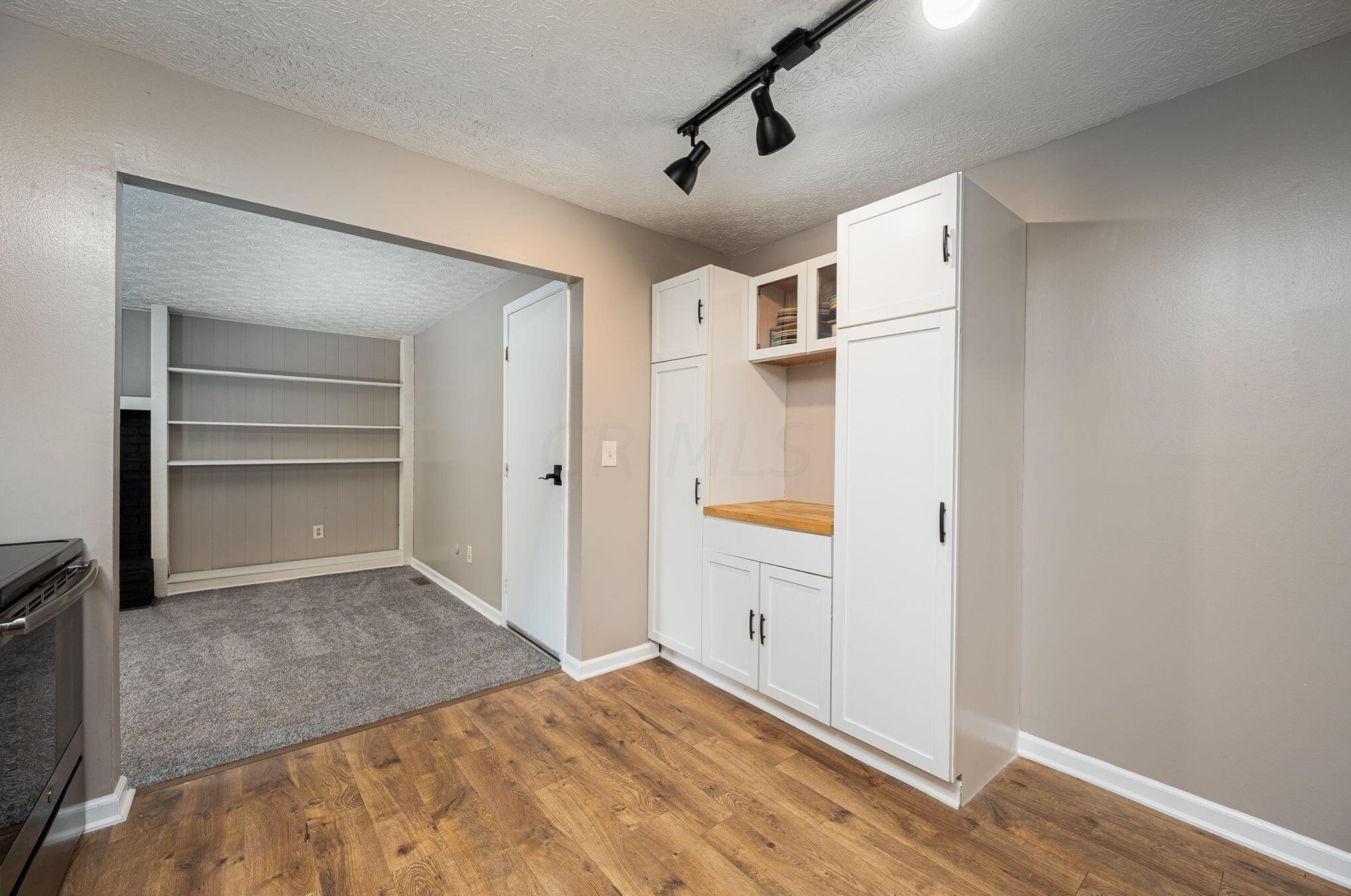 915 Hartney Dr, Columbus OH  43230-1615 exterior