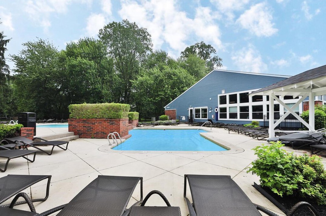 6735 Meadow Creek Dr, Columbus OH  43235-7918 exterior