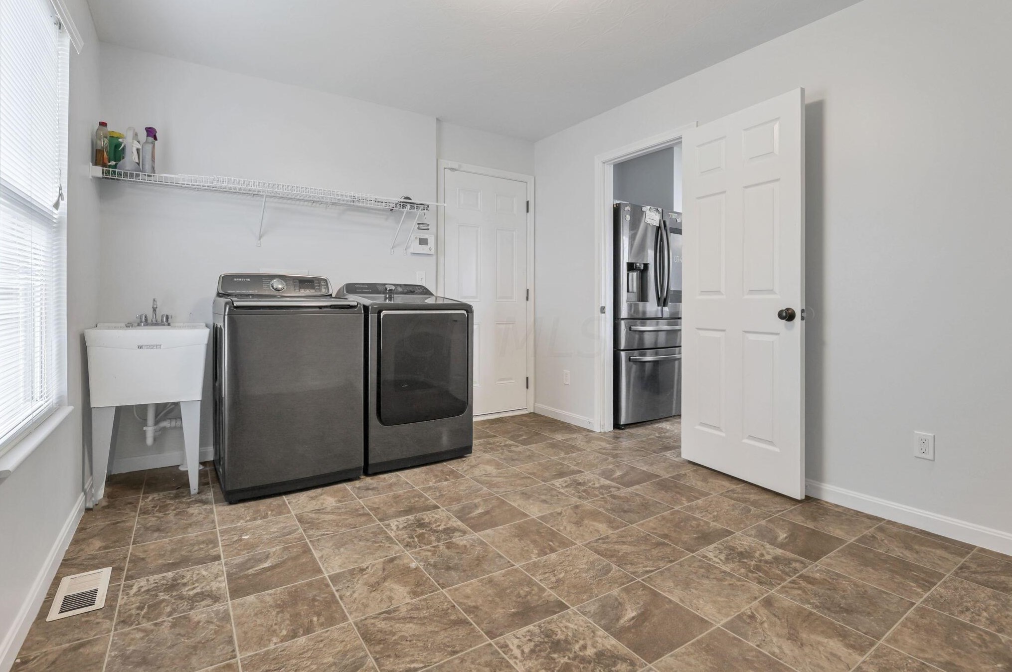 1571 Morrison Farms Dr, Blacklick OH  43004-9091 exterior