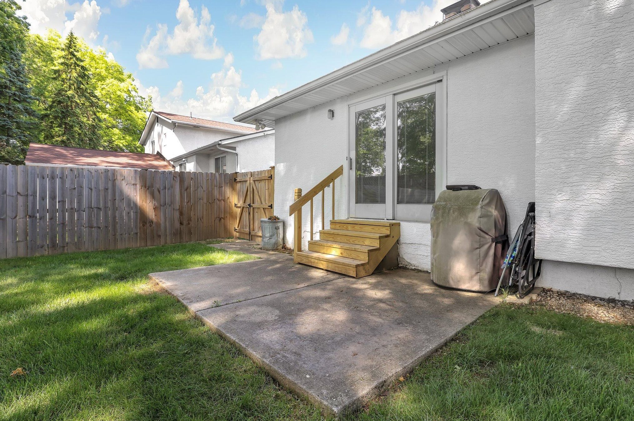 487 Briarwood Dr, Columbus OH 43213-2058 exterior