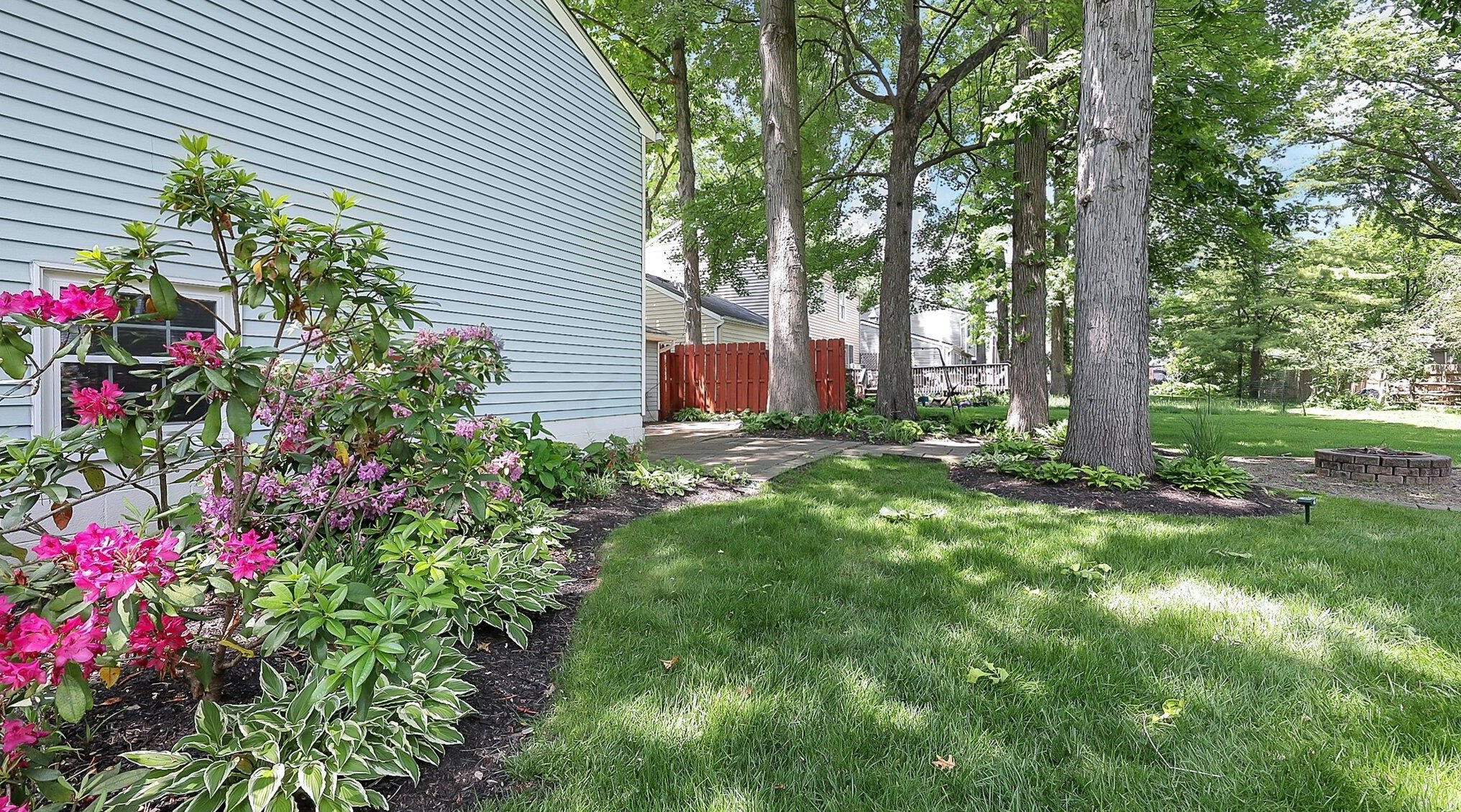 7832 Larchwood St, Dublin OH  43016 exterior