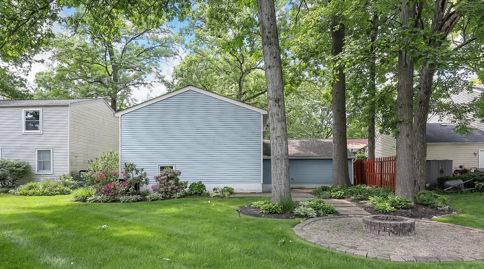 7832 Larchwood St, Dublin OH  43016 exterior