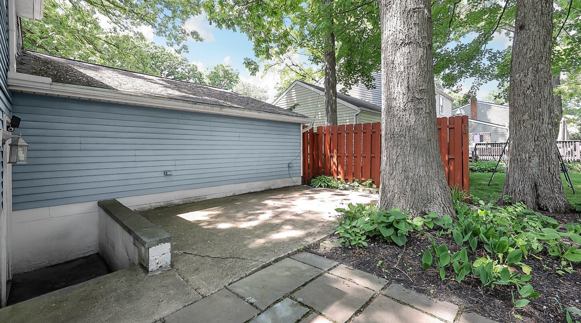 7832 Larchwood St, Dublin OH  43016 exterior