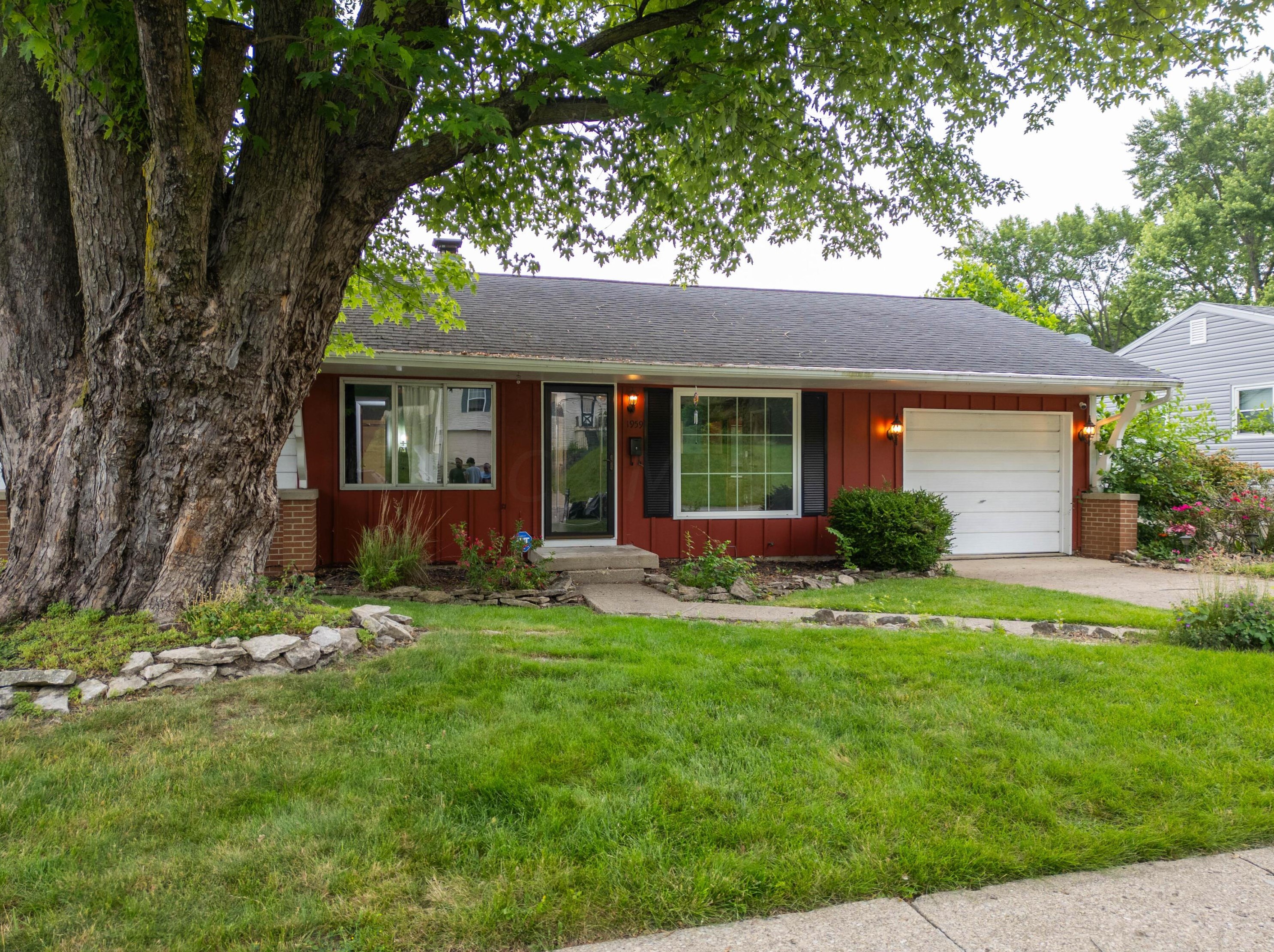 1959 Shoshone Dr, Lancaster OH  43130-2232 exterior