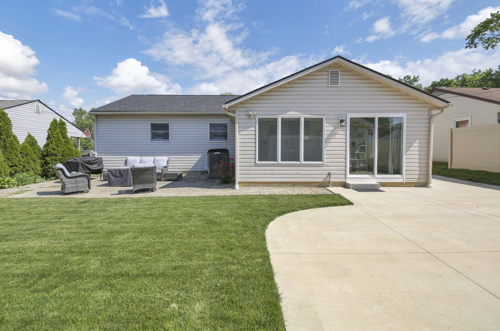 2731 Nottingham Rd, Columbus OH 43221-1157 exterior