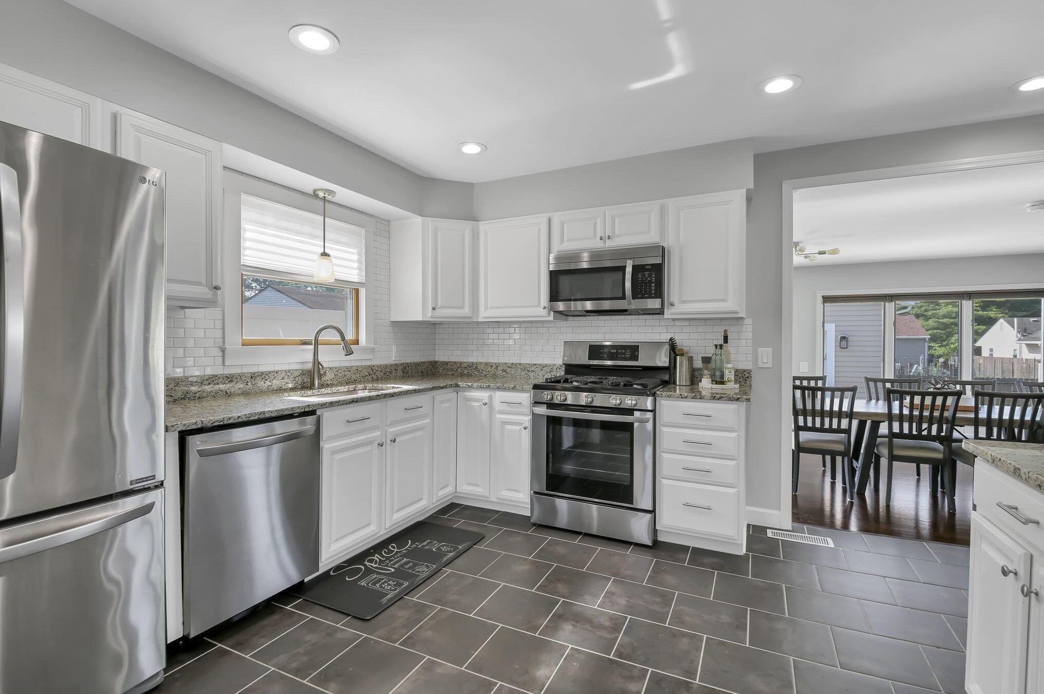 2731 Nottingham Rd, Columbus OH 43221-1157 exterior