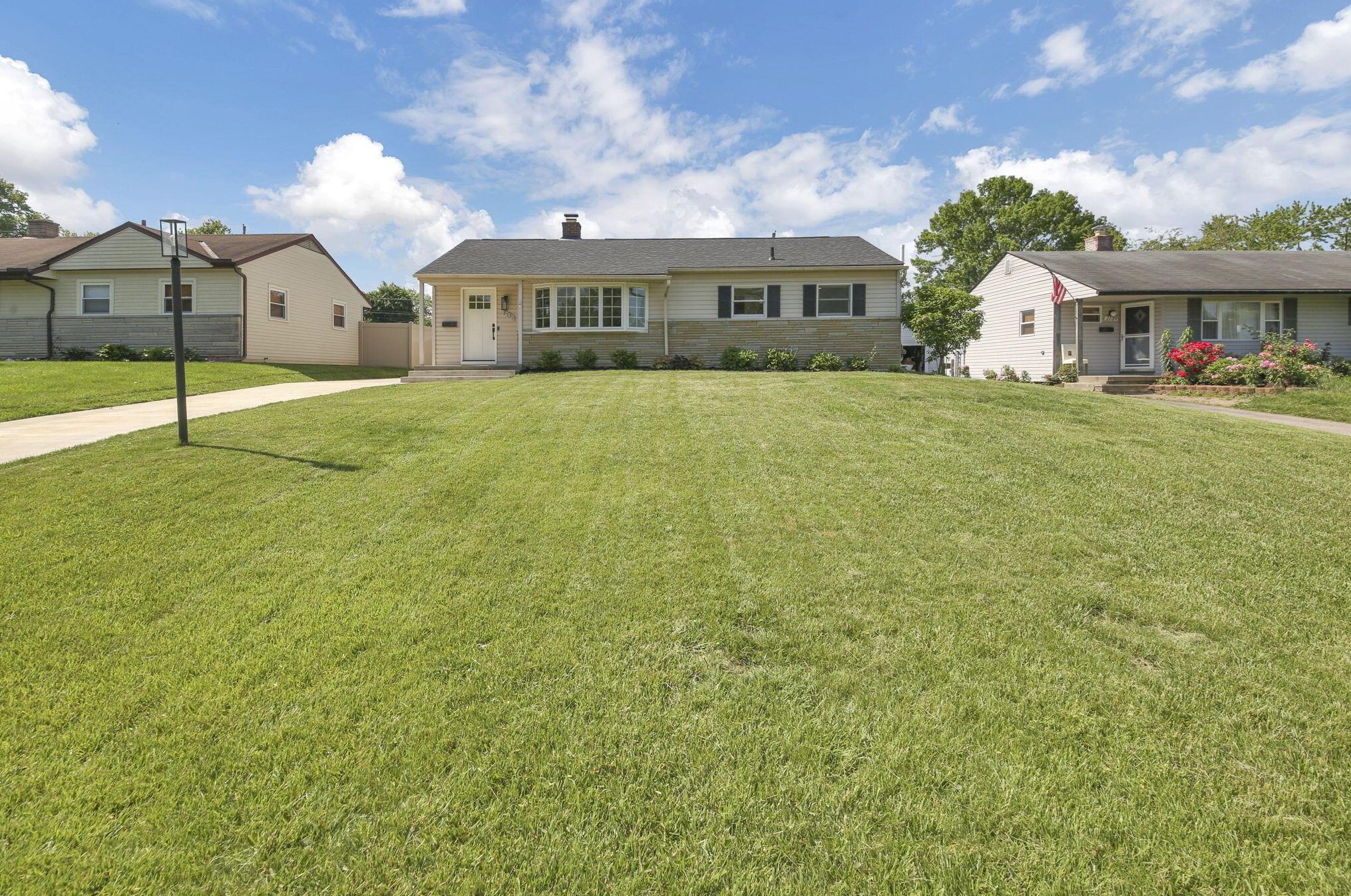 2731 Nottingham Rd, Columbus OH 43221-1157 exterior