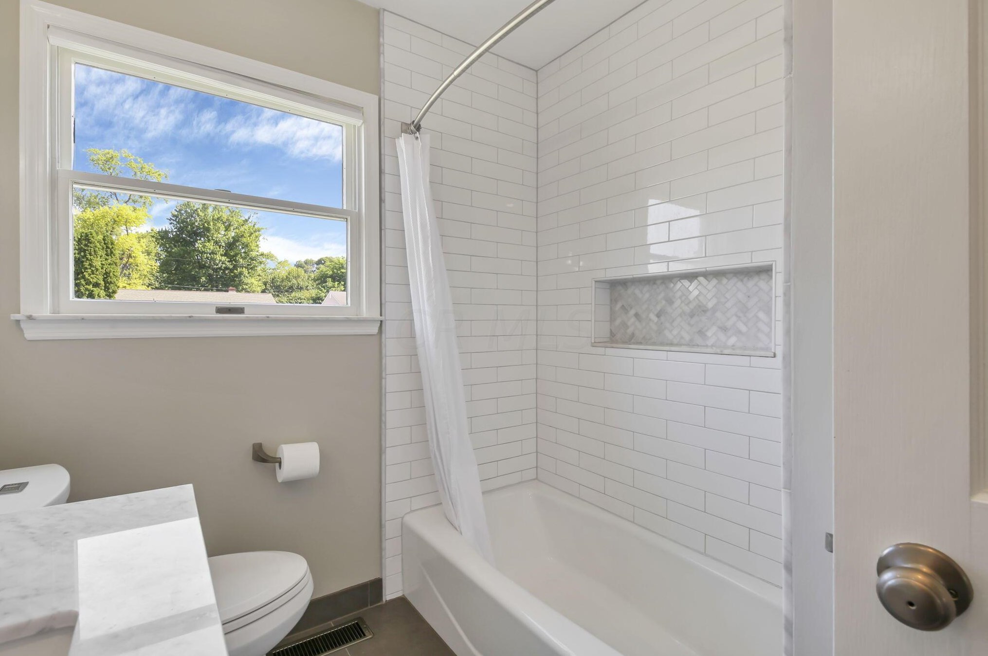 2731 Nottingham Rd, Columbus OH 43221-1157 exterior