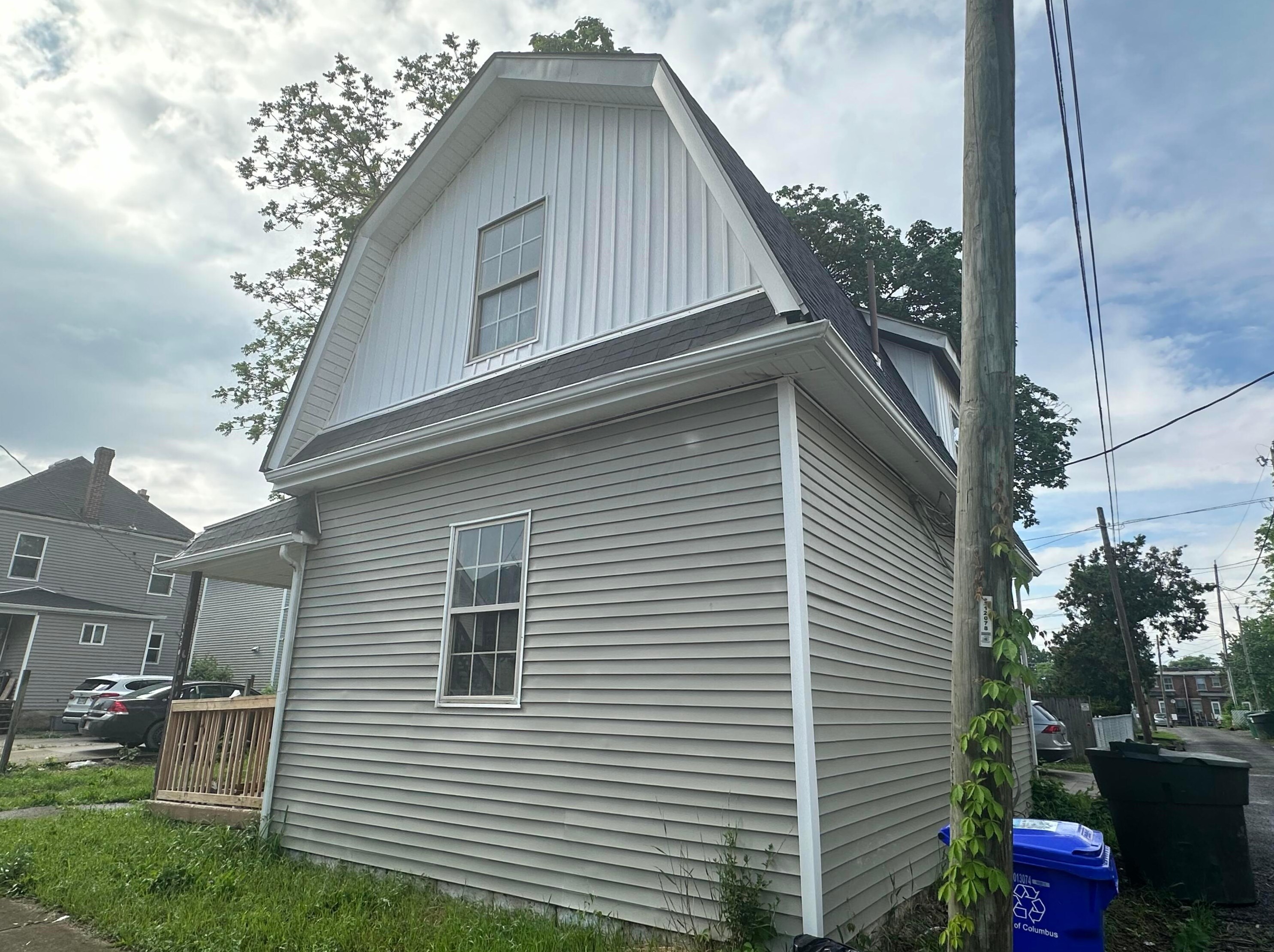 1250 Sycamore St, Columbus OH  43215-5618 exterior