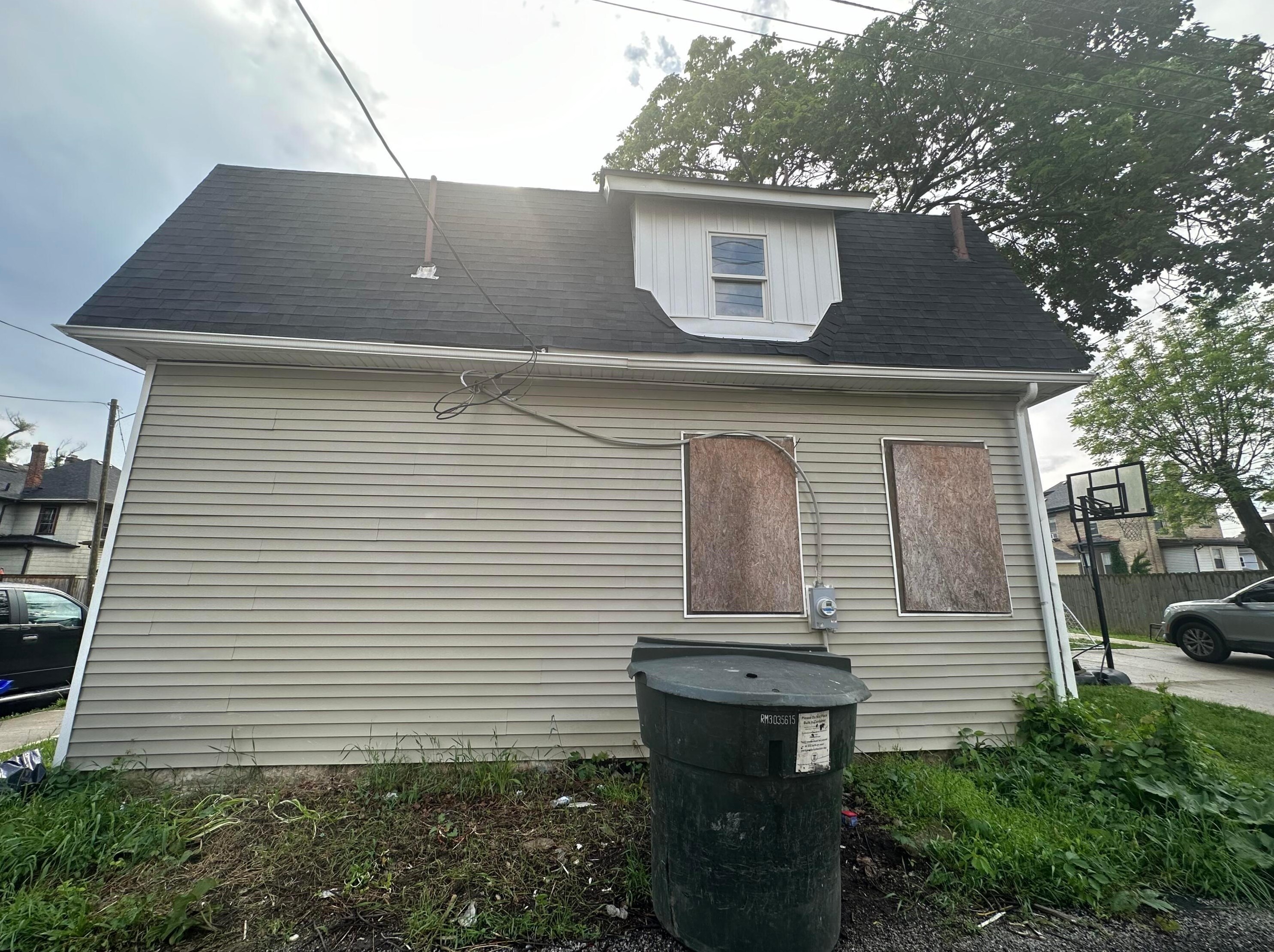 1250 Sycamore St, Columbus OH  43215-5618 exterior