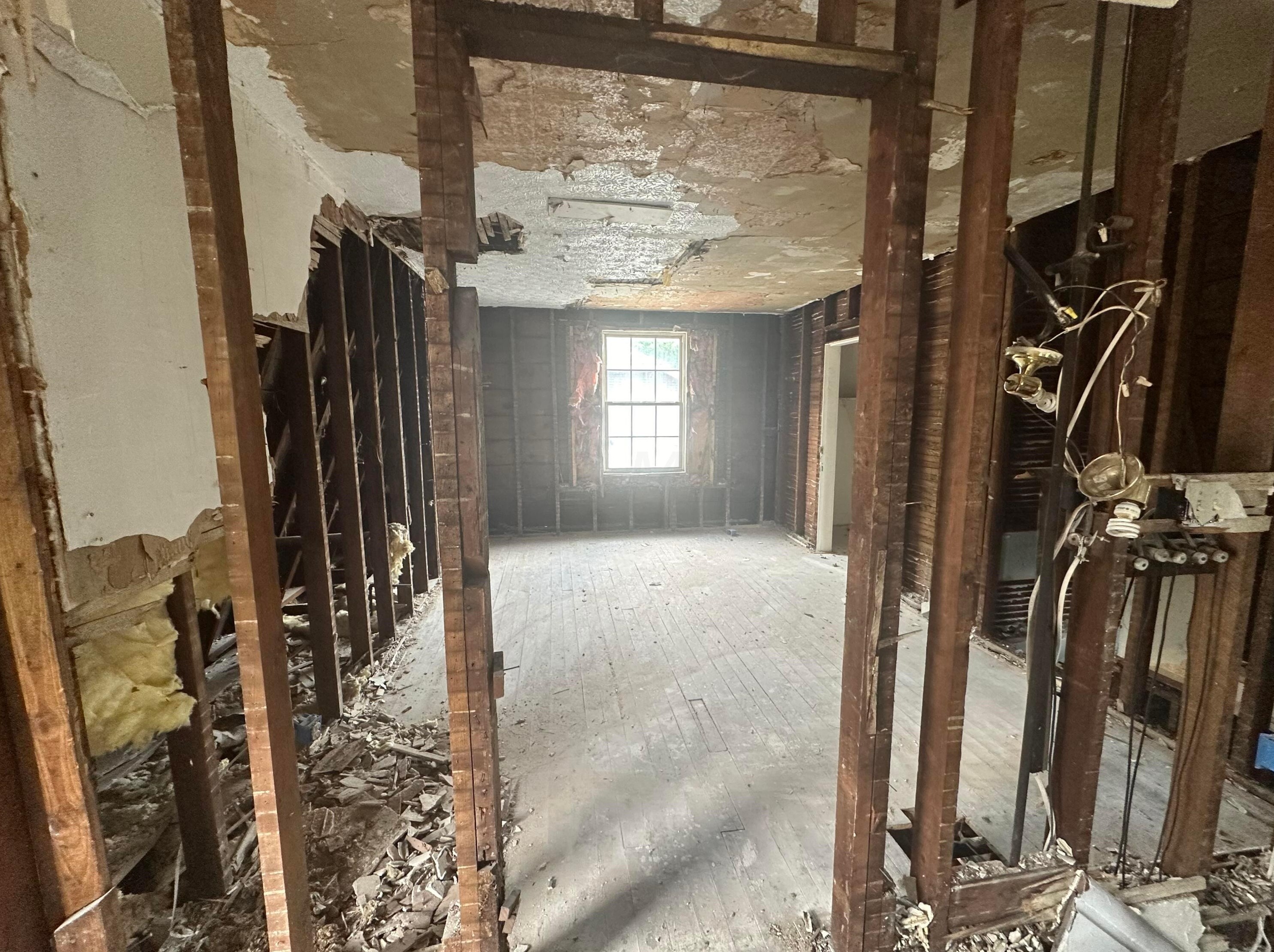 1250 Sycamore St, Columbus OH  43215-5618 exterior