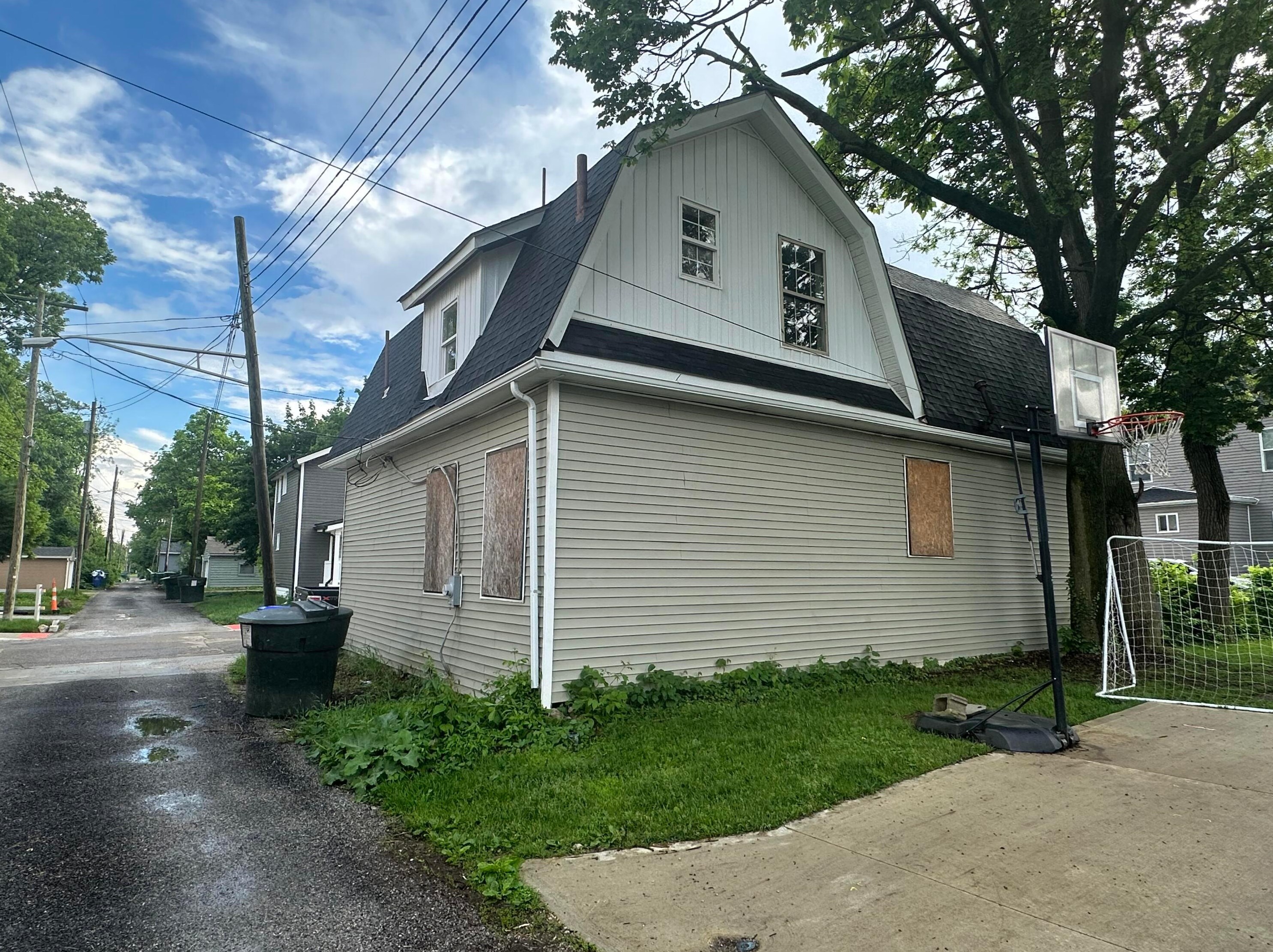 1250 Sycamore St, Columbus OH  43206-1681 exterior