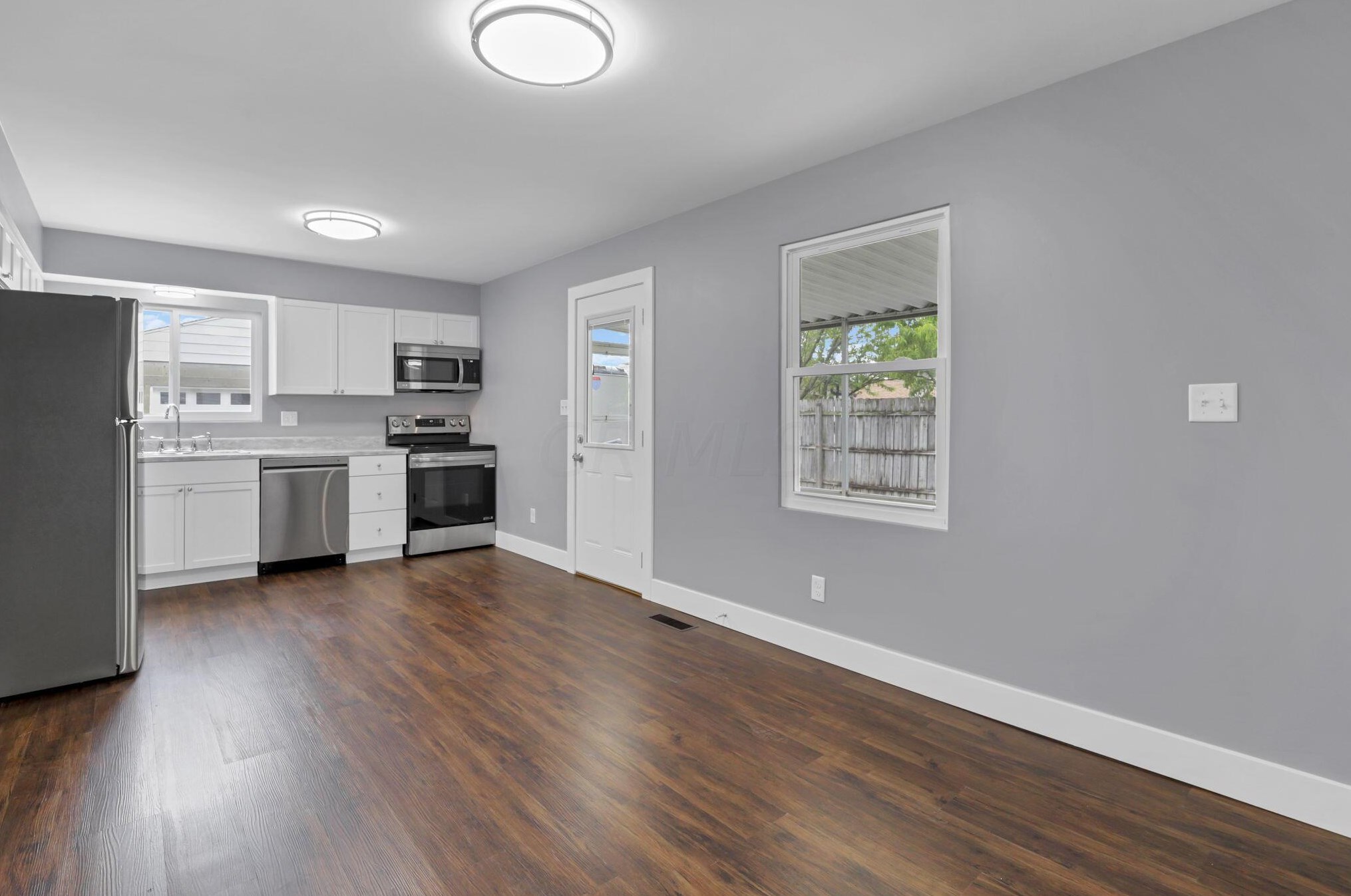 473 Smith Rd, Columbus OH 43228-1143 exterior