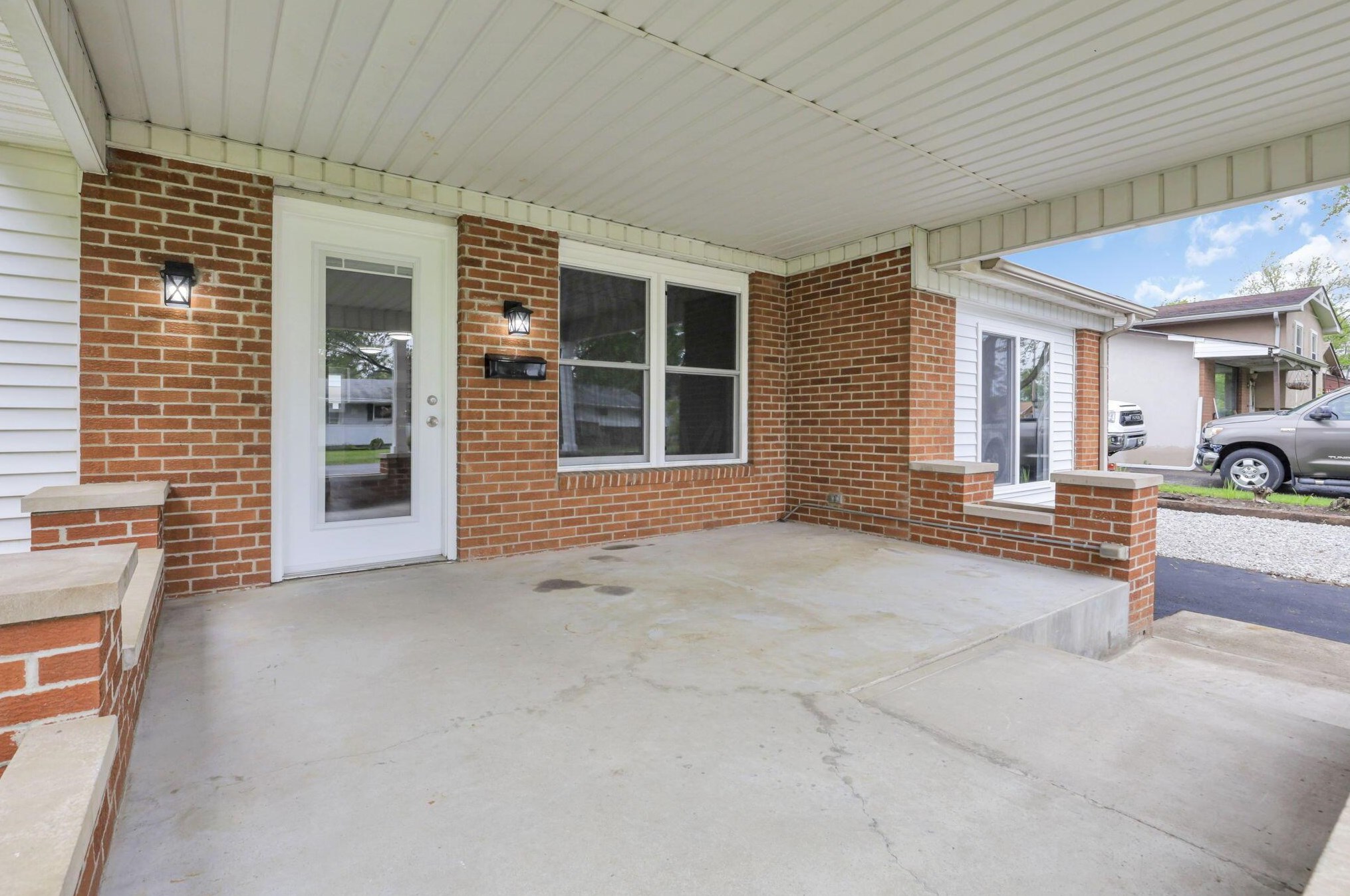 473 Smith Rd, Columbus OH 43228-1143 exterior